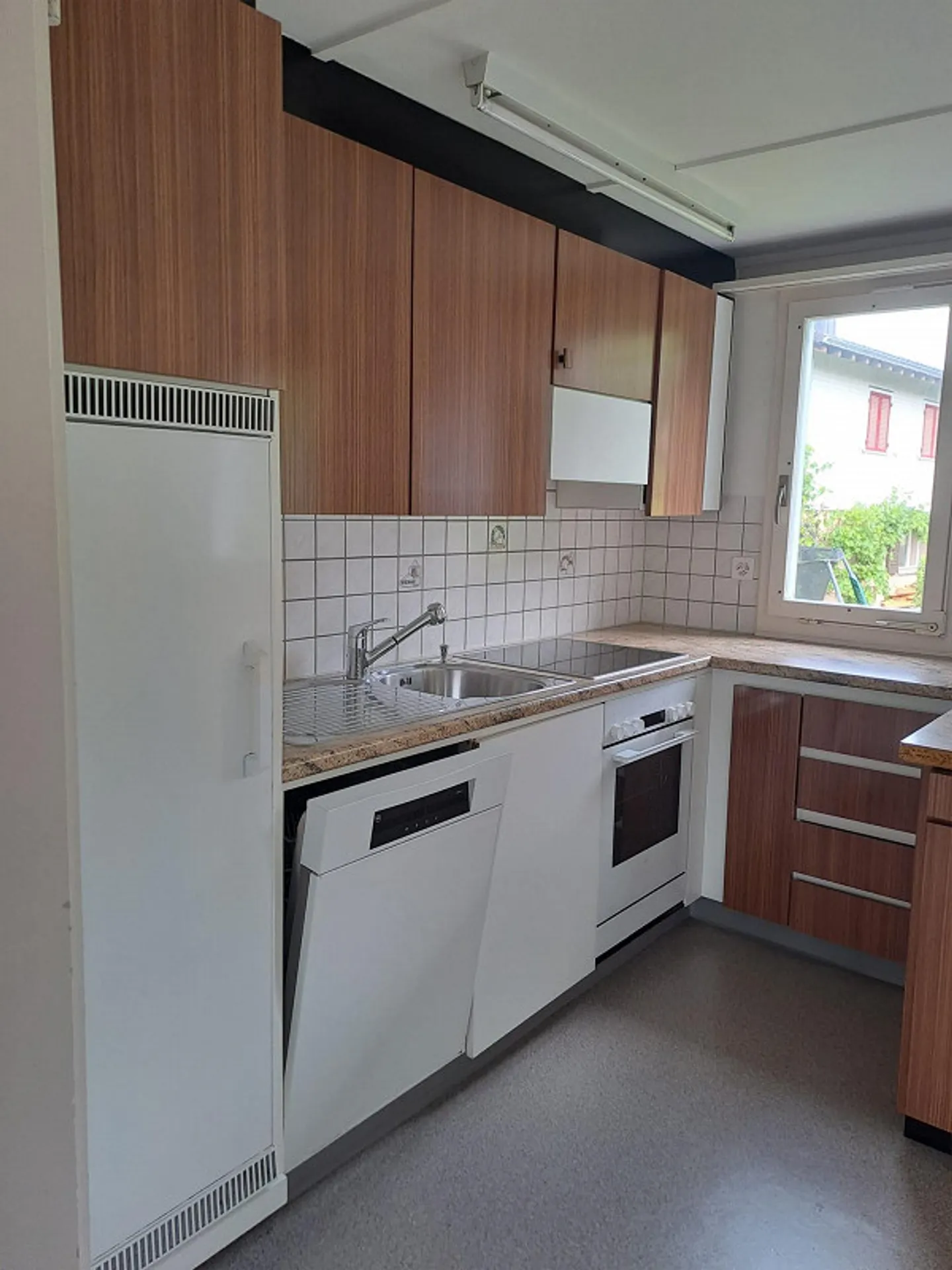 Detached 7-room house in a unique elevated location for rent - Photo 6 of 15