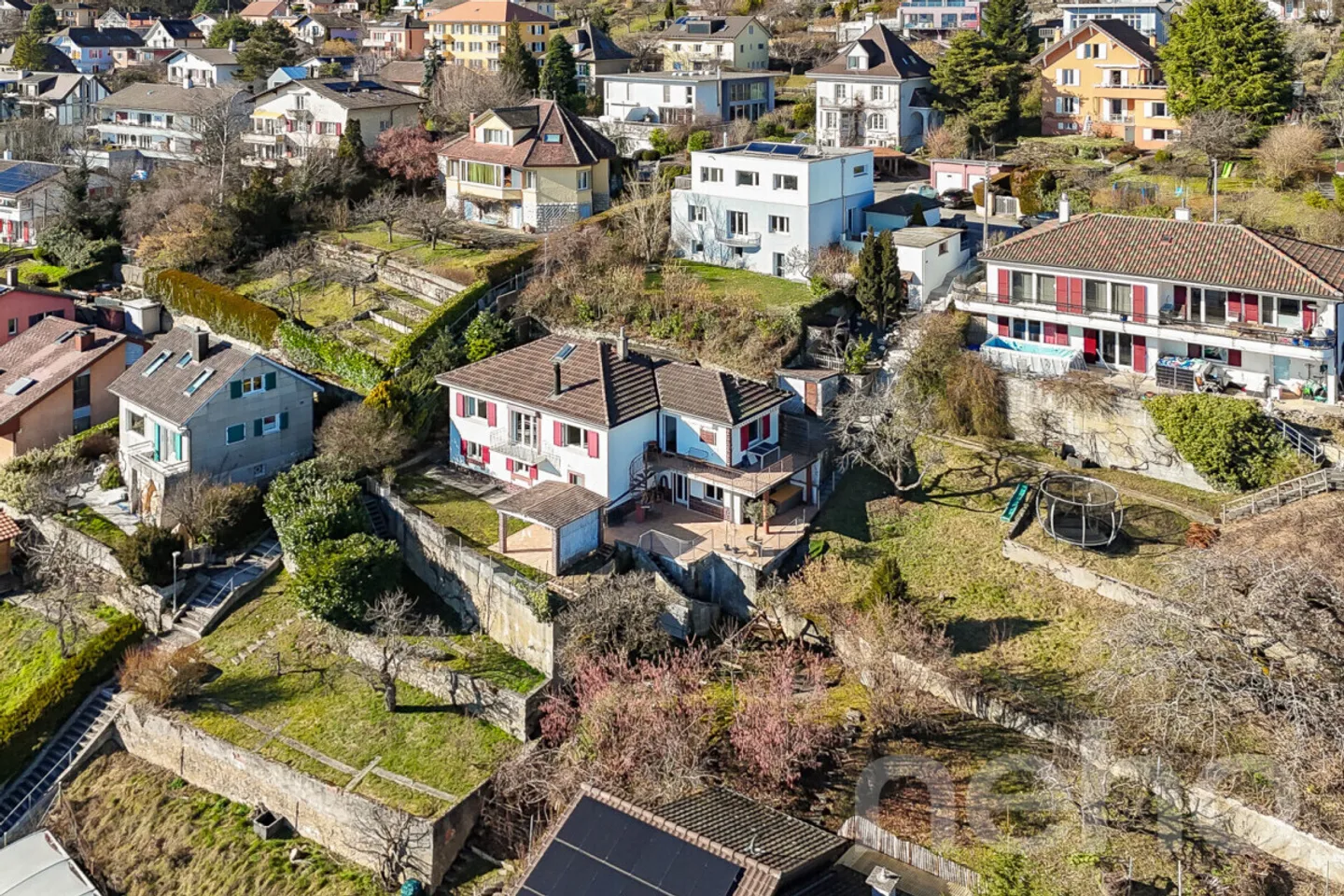 Rare on the market: Single-family house with panoramic lake view - Photo 3 of 12