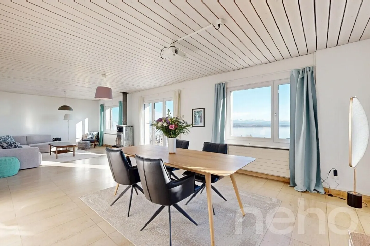 Rare on the market: Single-family house with panoramic lake view - Photo 1 of 12