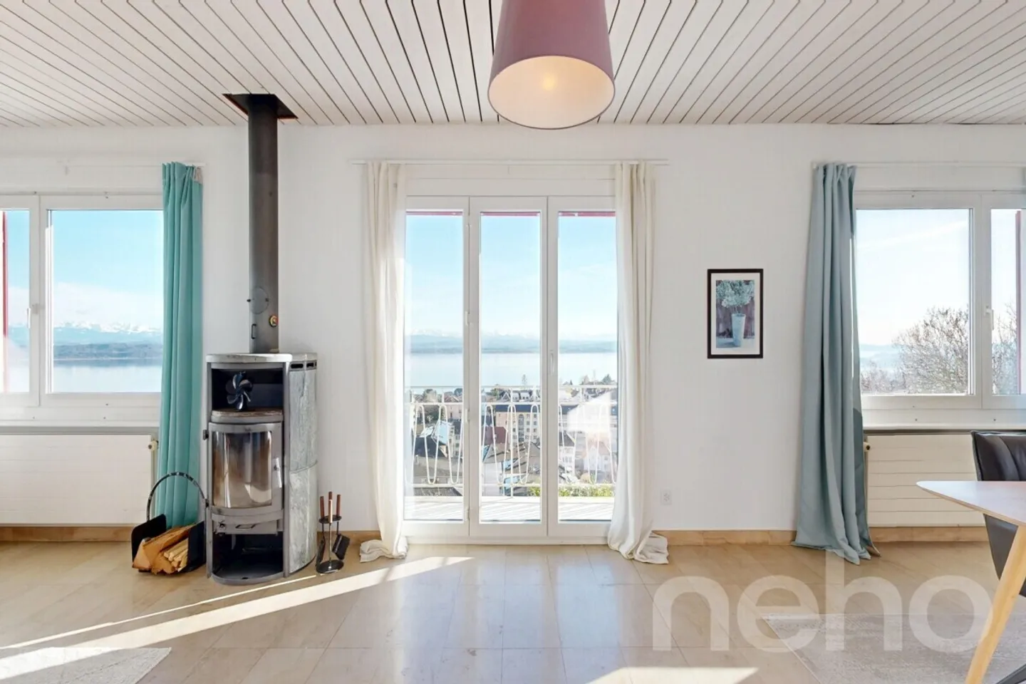 Rare on the market: Single-family house with panoramic lake view - Photo 2 of 12