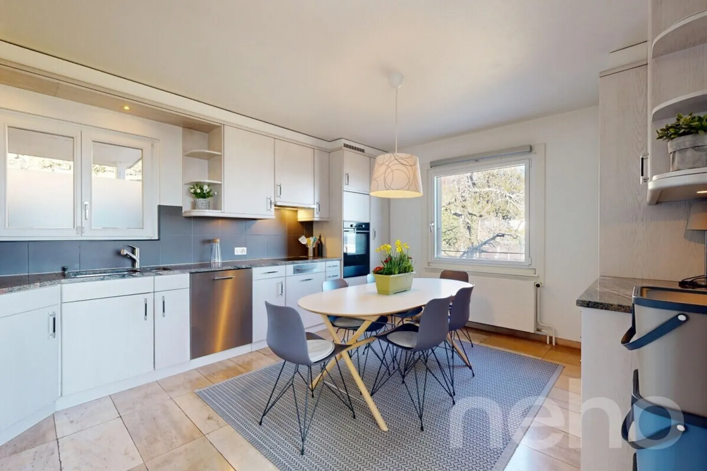 Rare on the market: Single-family house with panoramic lake view - Photo 5 of 12