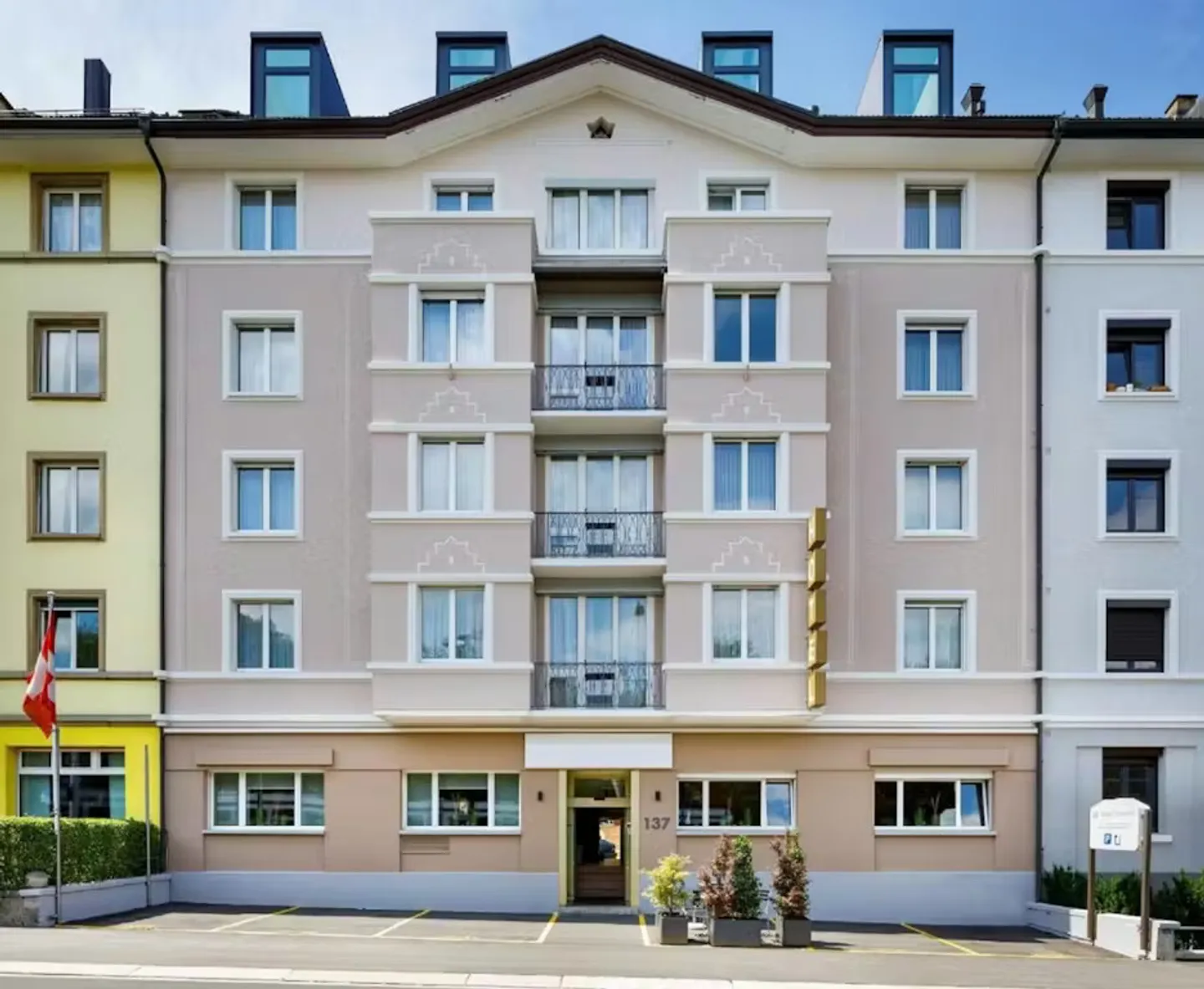 Charming Apartment in Zürich - Photo 5 of 9