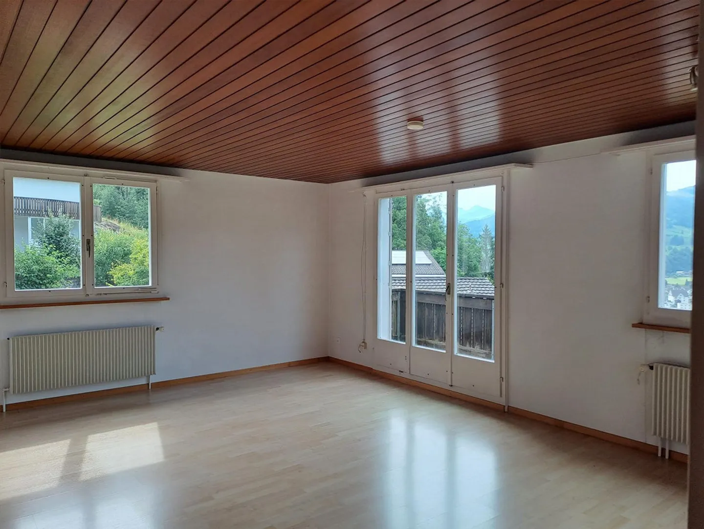 Detached 7-room house in a unique elevated location for rent - Photo 13 of 15