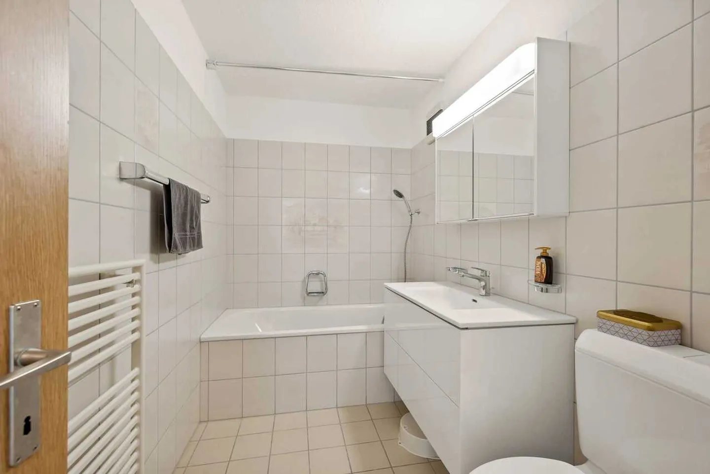 Appartamento luminoso di 5,5 stanze con grande balcone a Böttstein in vendita - Foto 12 di 13