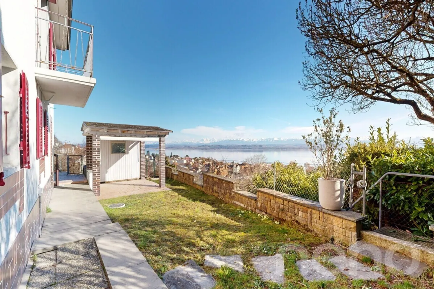 Rare on the market: Single-family house with panoramic lake view - Photo 11 of 12