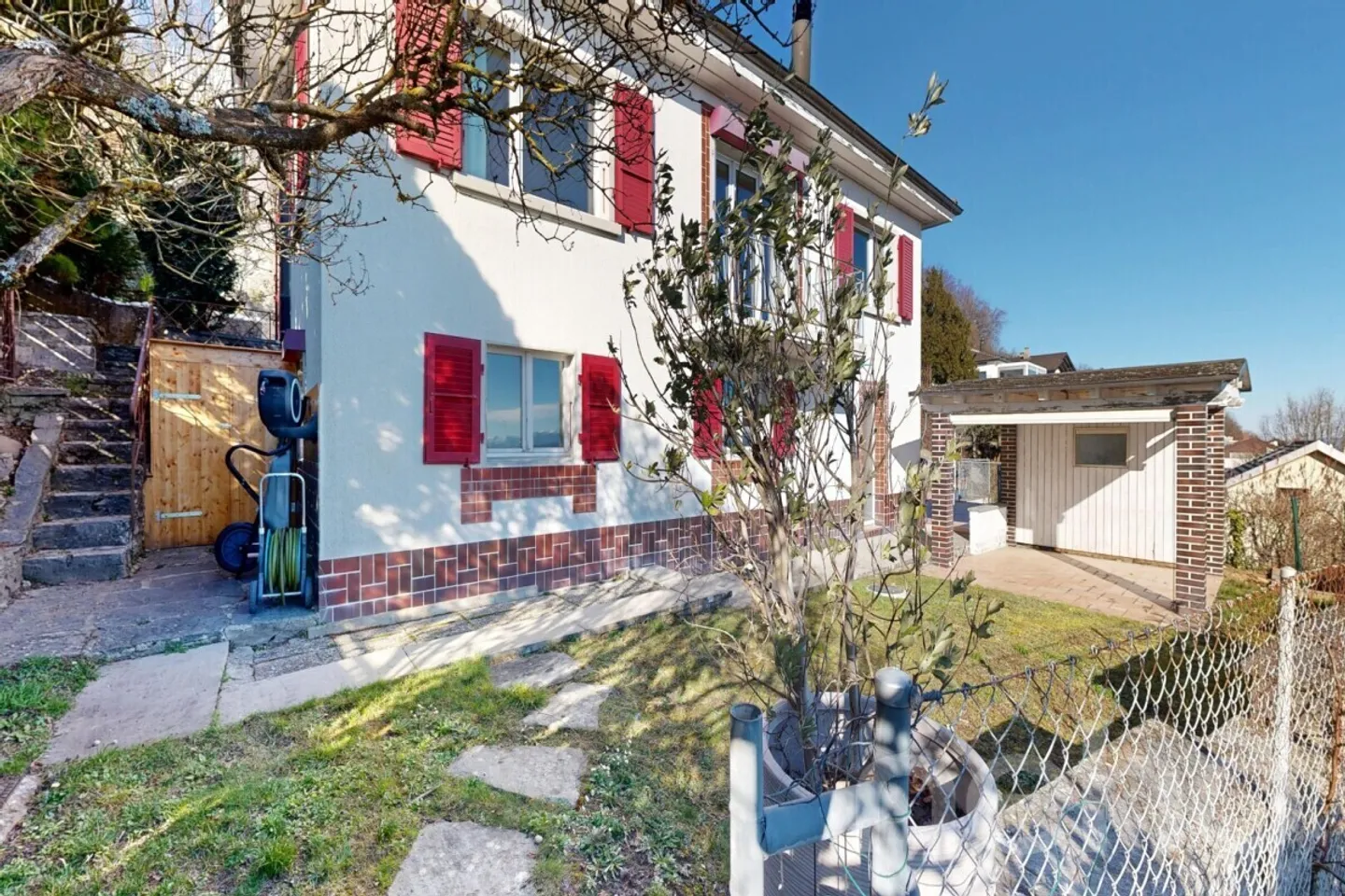 Rare on the market: Single-family house with panoramic lake view - Photo 12 of 12