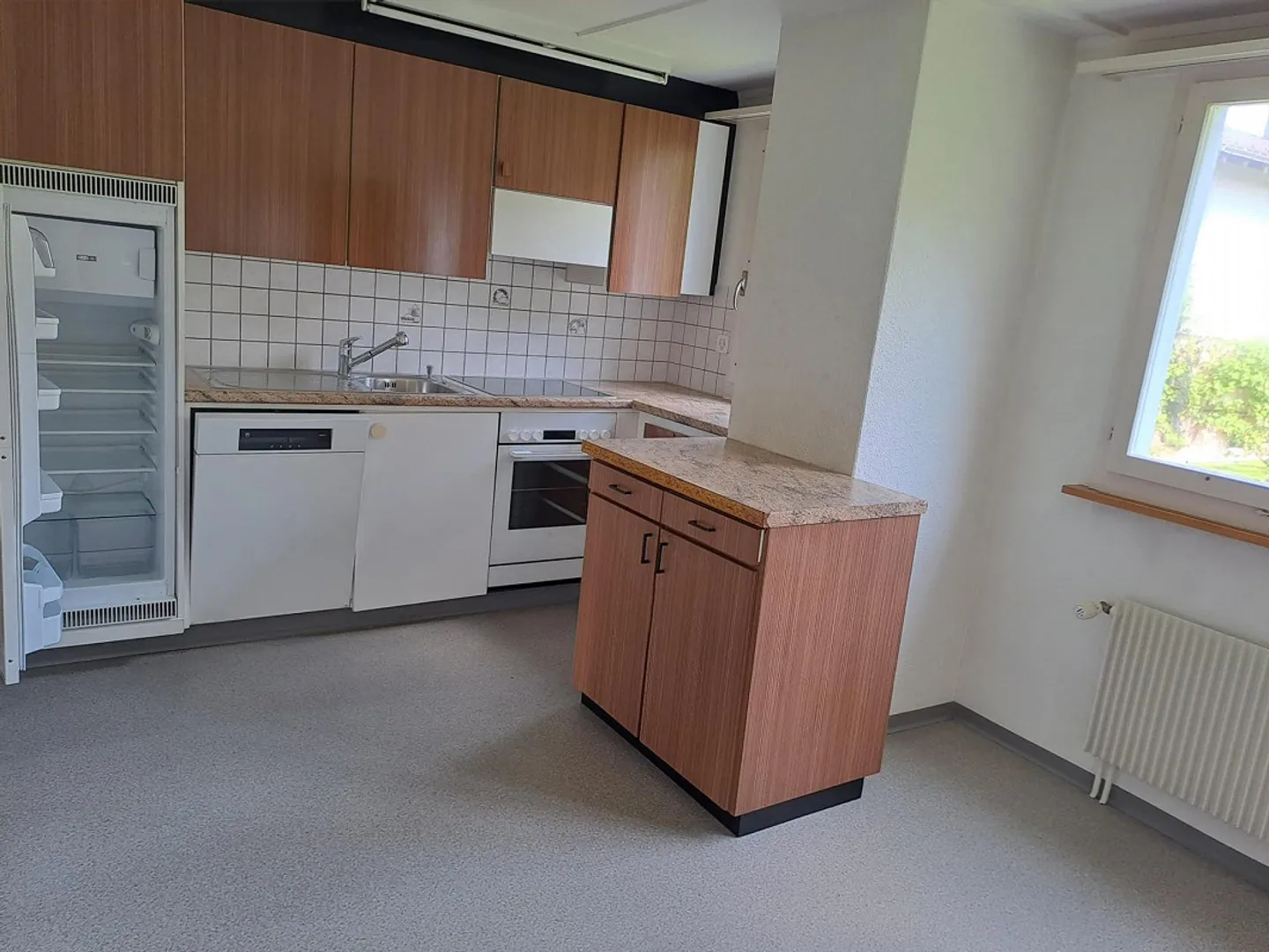 Detached 7-room house in a unique elevated location for rent - Photo 14 of 15