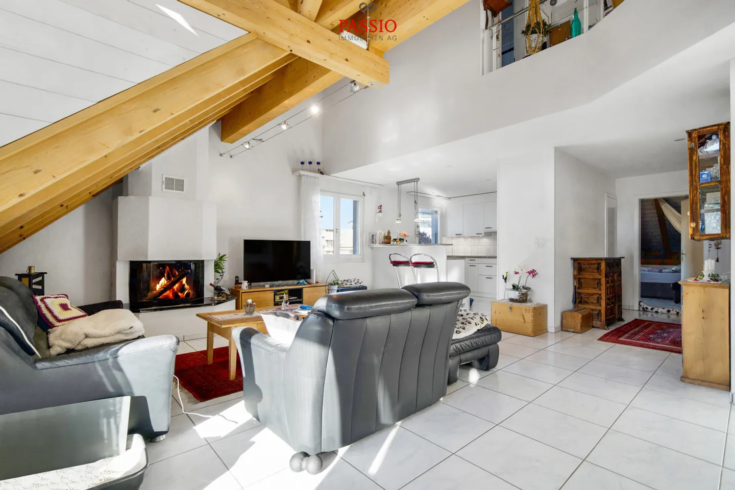 Spacious Duplex Apartment - Photo 2 of 20