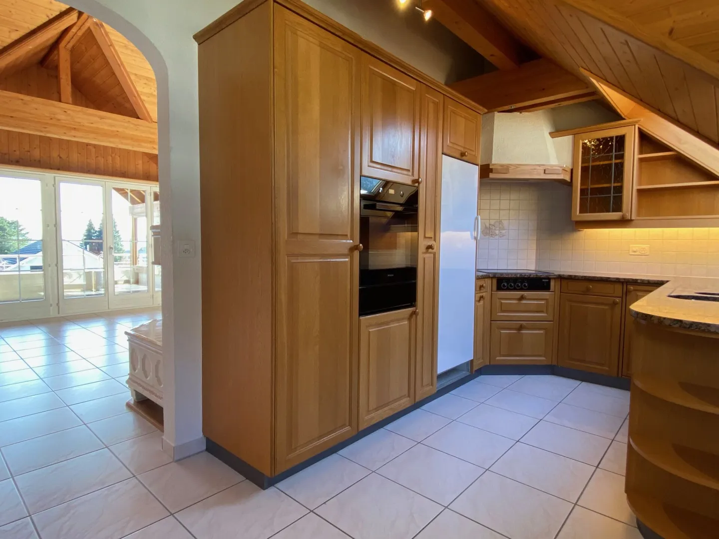 Charmante Dachwohnung mit Balkonen - Foto 3 von 16