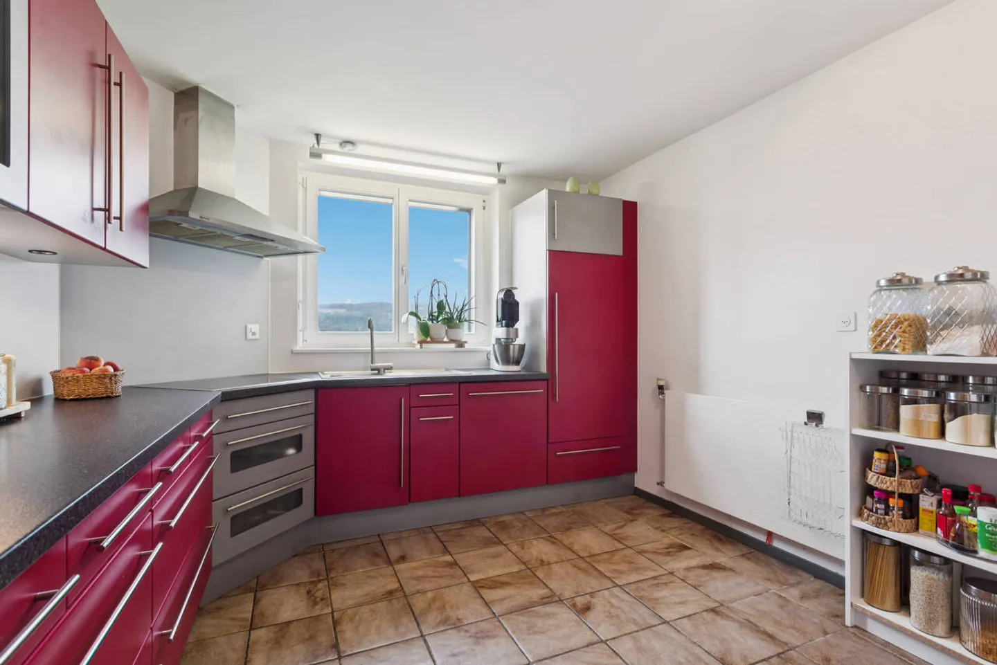 Farm with high potential of 3 apartments on large plot - Photo 3 of 13