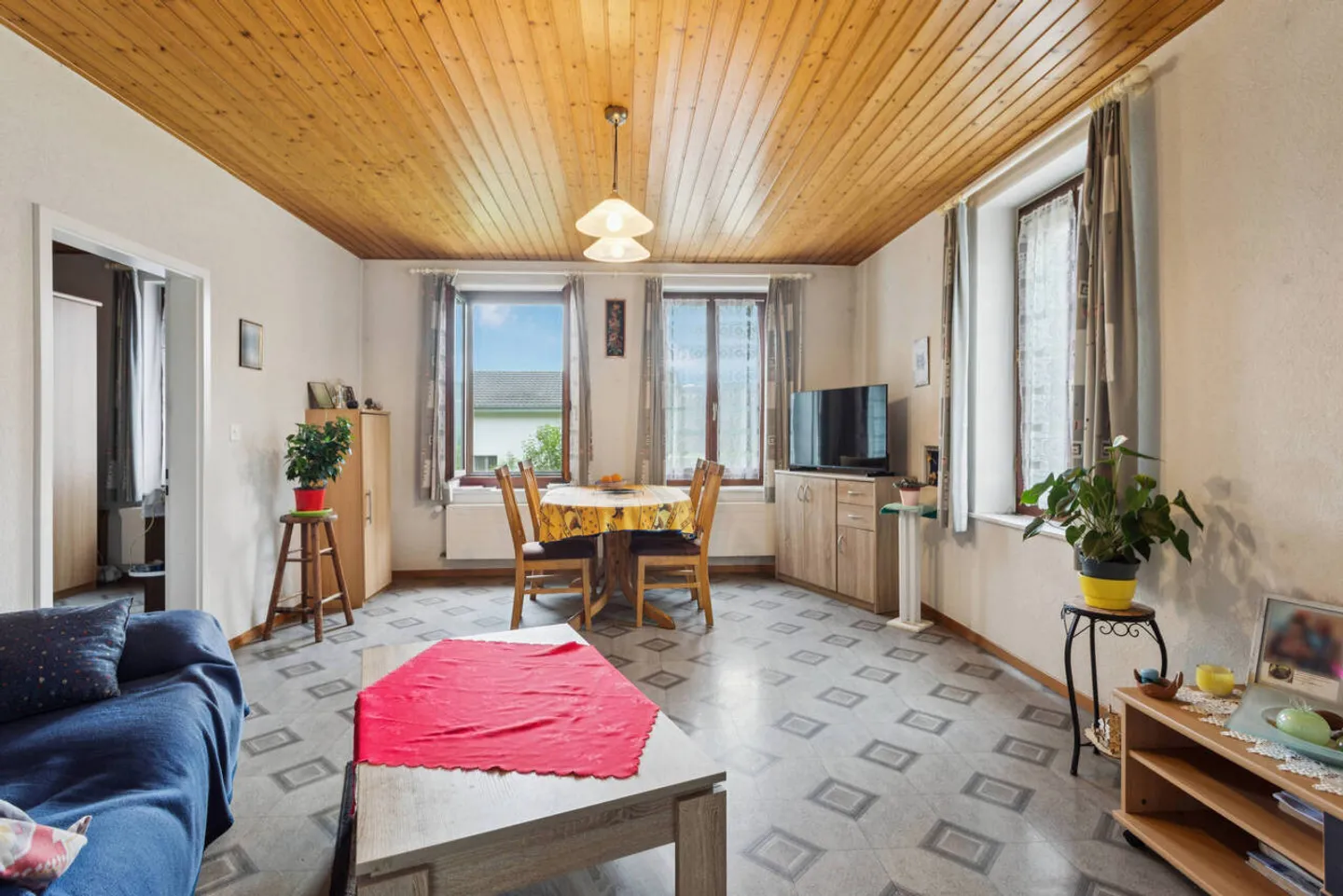 Farm with high potential of 3 apartments on large plot - Photo 7 of 13