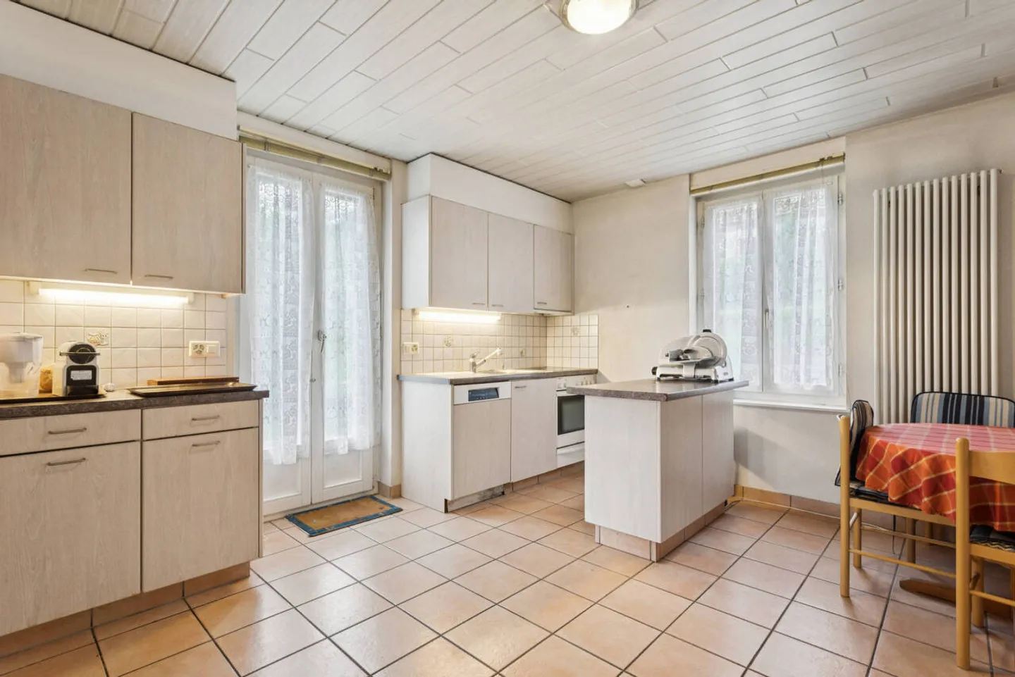 Farm with high potential of 3 apartments on large plot - Photo 8 of 13