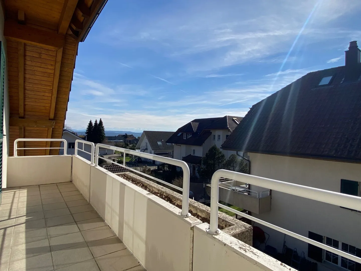 Charmante Dachwohnung mit Balkonen - Foto 8 von 16