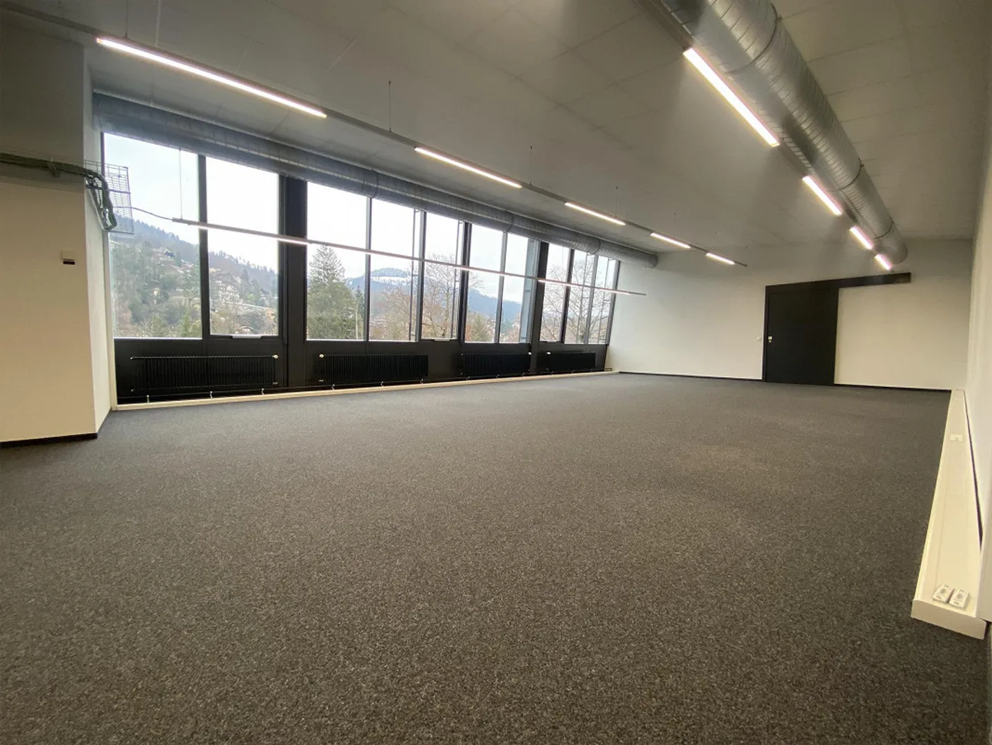 Ufficio compartimentato in ufficio condiviso - Foto 1 di 8