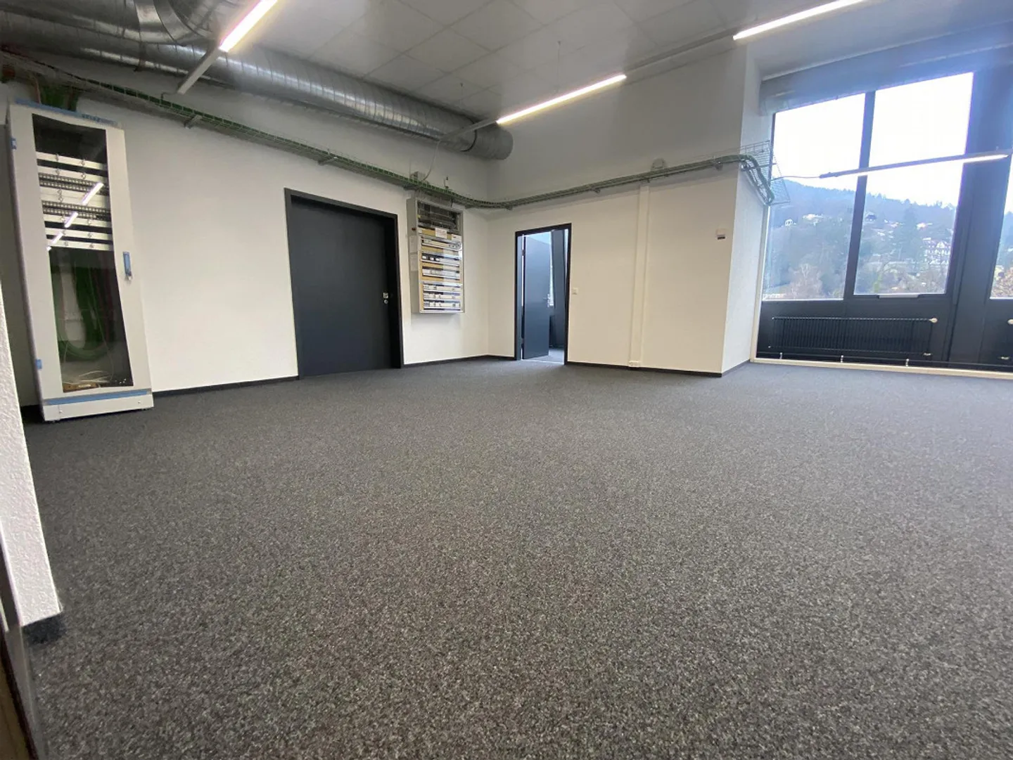 Ufficio compartimentato in ufficio condiviso - Foto 2 di 8