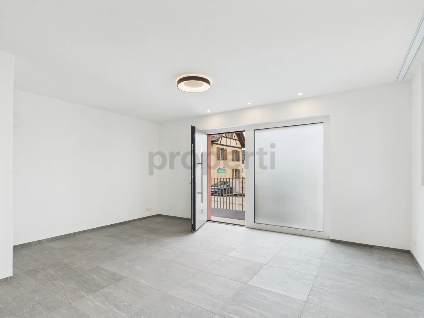 Spazio attraente per negozio o studio con cucina moderna in posizione centrale a Frauenfeld (TG) - Foto 4 di 8