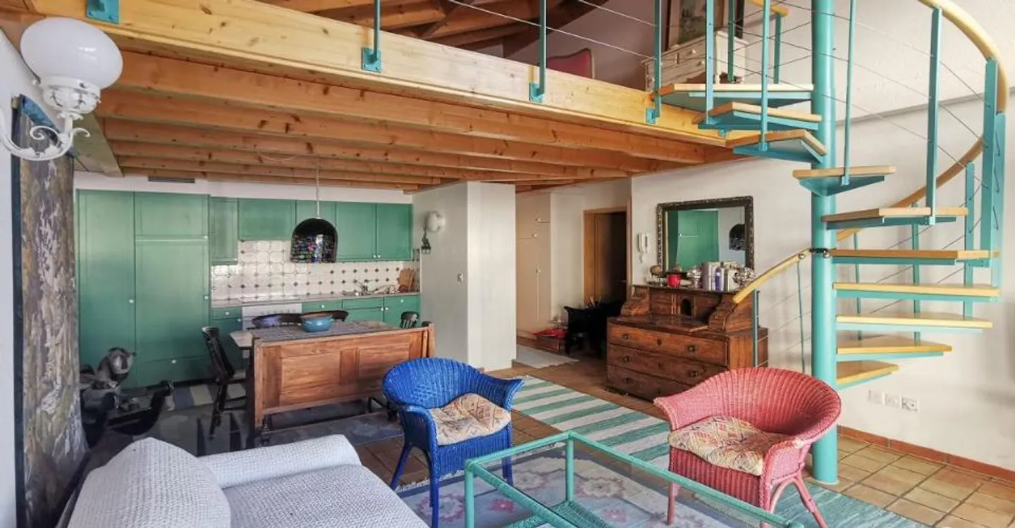 3.5-11, Appartamento mansardato di 3.5 stanze in stile country house con galleria e bella vista - Foto 1 di 8