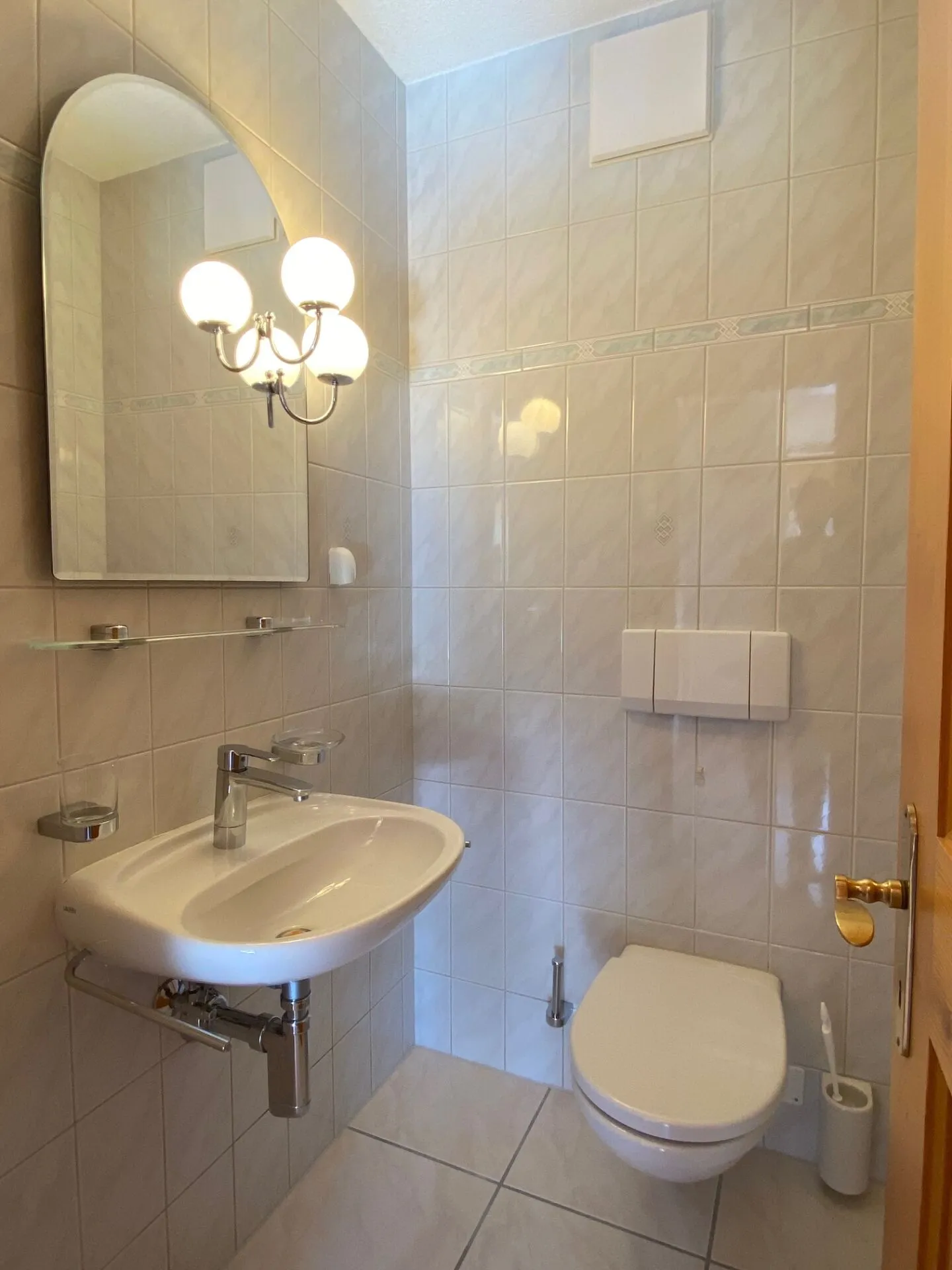 Charmante Dachwohnung mit Balkonen - Foto 11 von 16