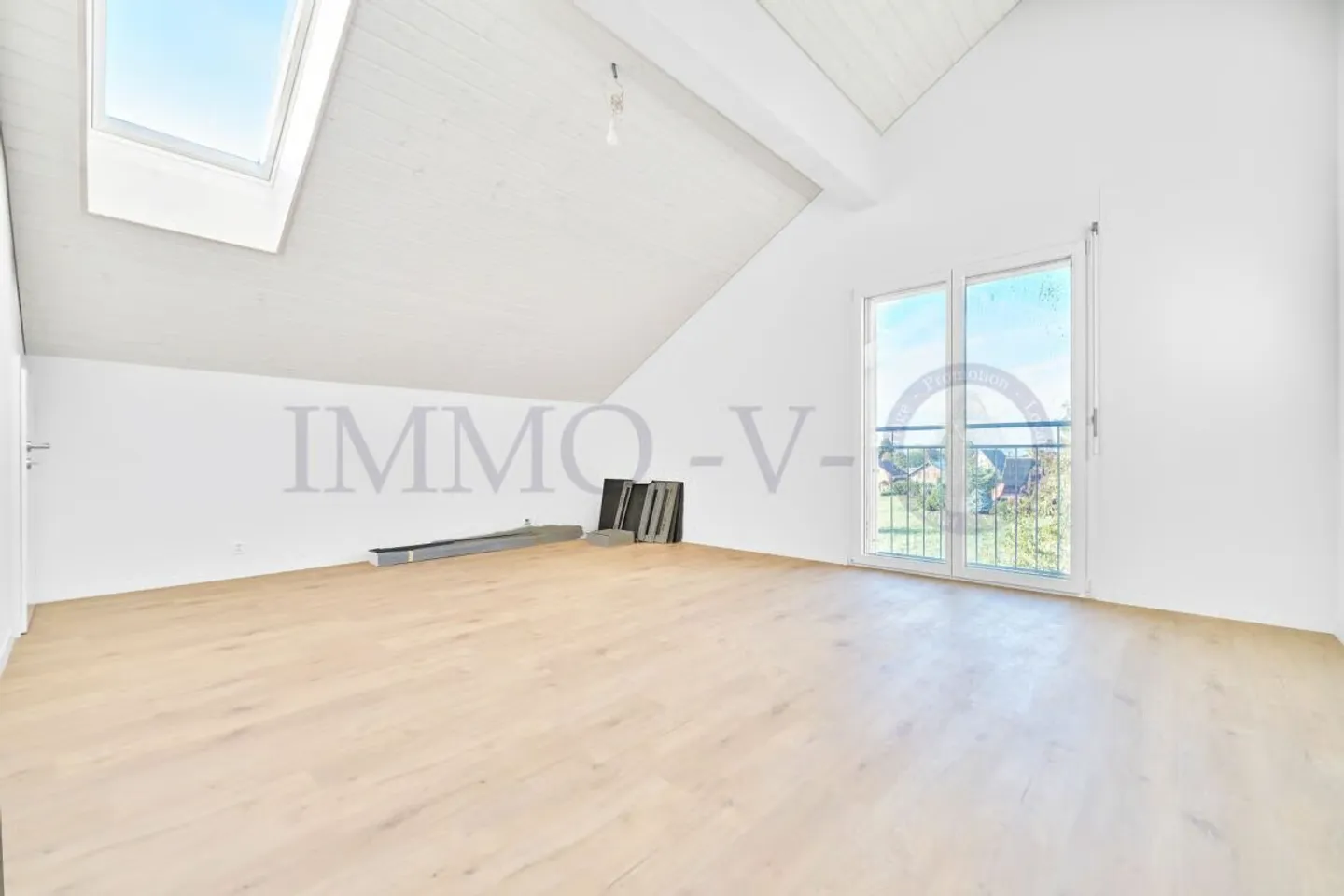 NEW LUXURY PENTHOUSE WITH LARGE BALCONY AND NATURE VIEW - Photo 5 of 6