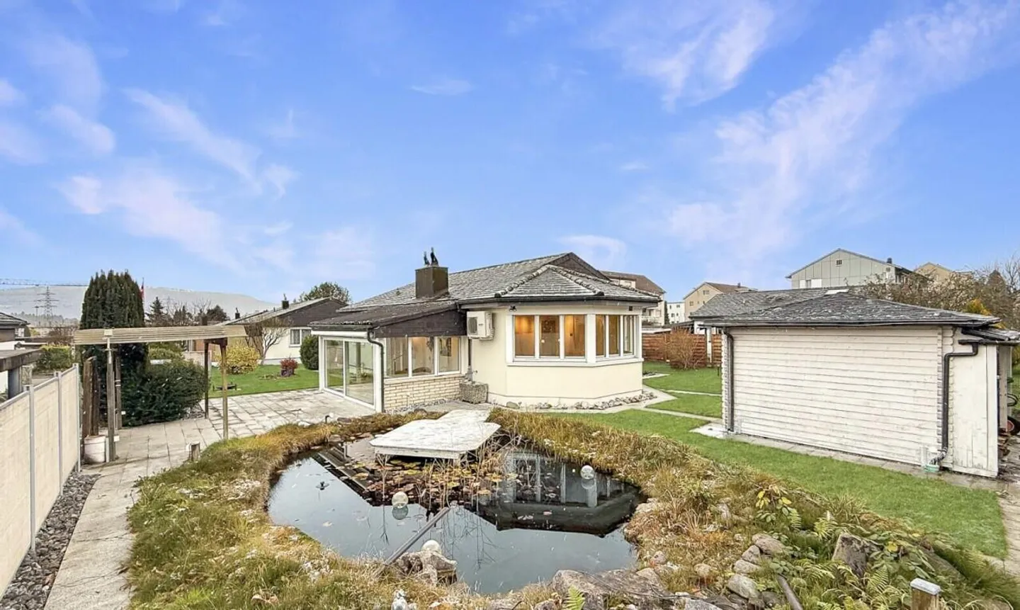 Charmantes 4.5 Zimmer Einfamilienhaus mit grossem Garten inkl. Teich - Foto 1 di 11