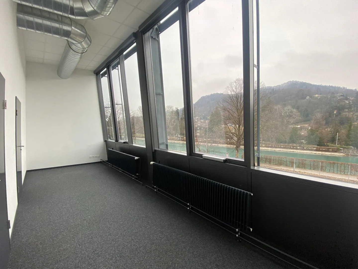 Ufficio compartimentato in ufficio condiviso - Foto 5 di 8