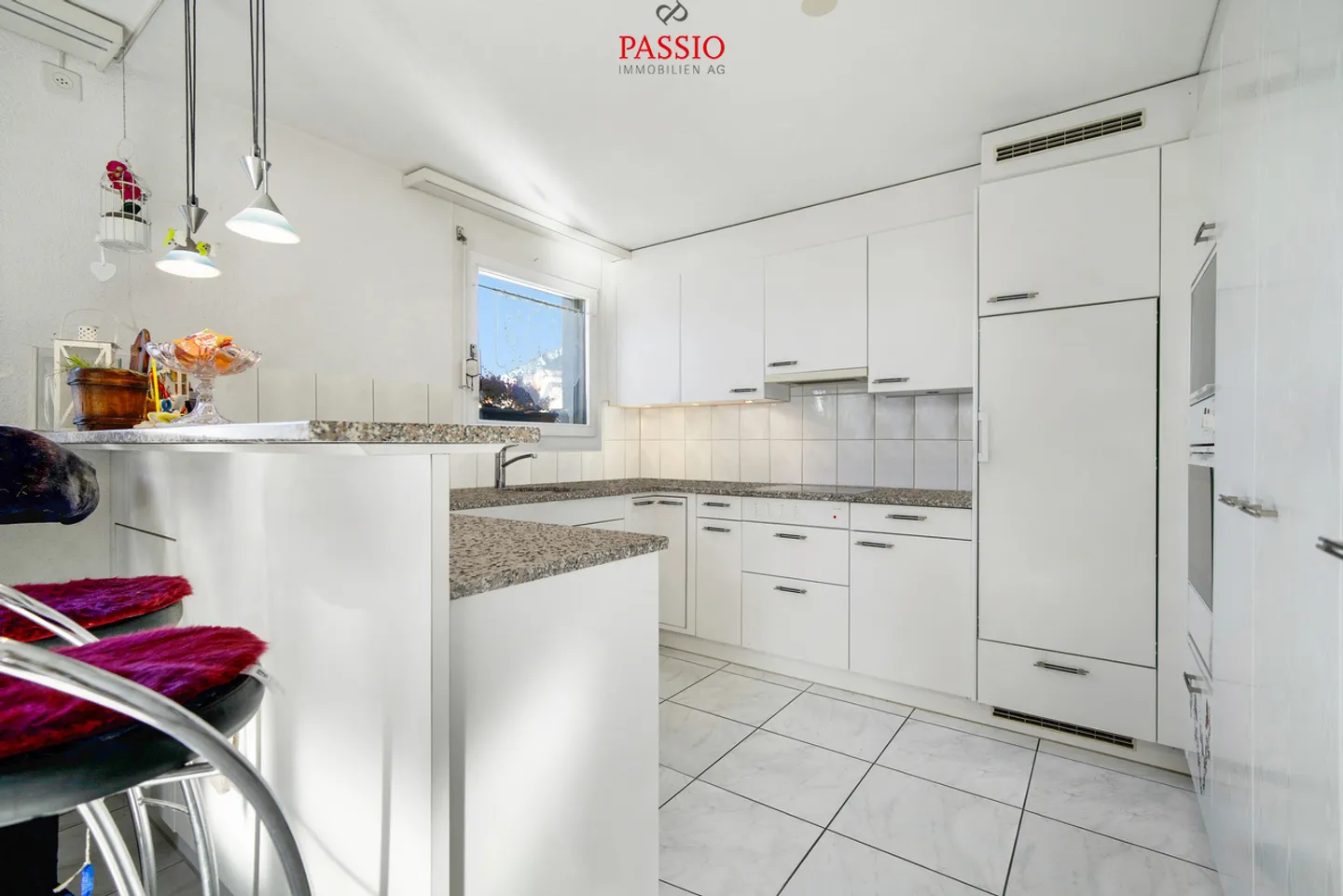 Spacious Duplex Apartment - Photo 8 of 20