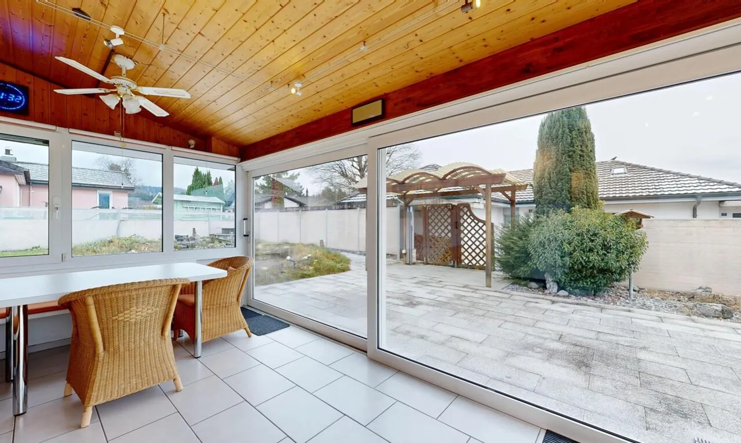 Charmantes 4.5 Zimmer Einfamilienhaus mit grossem Garten inkl. Teich - Foto 4 di 11