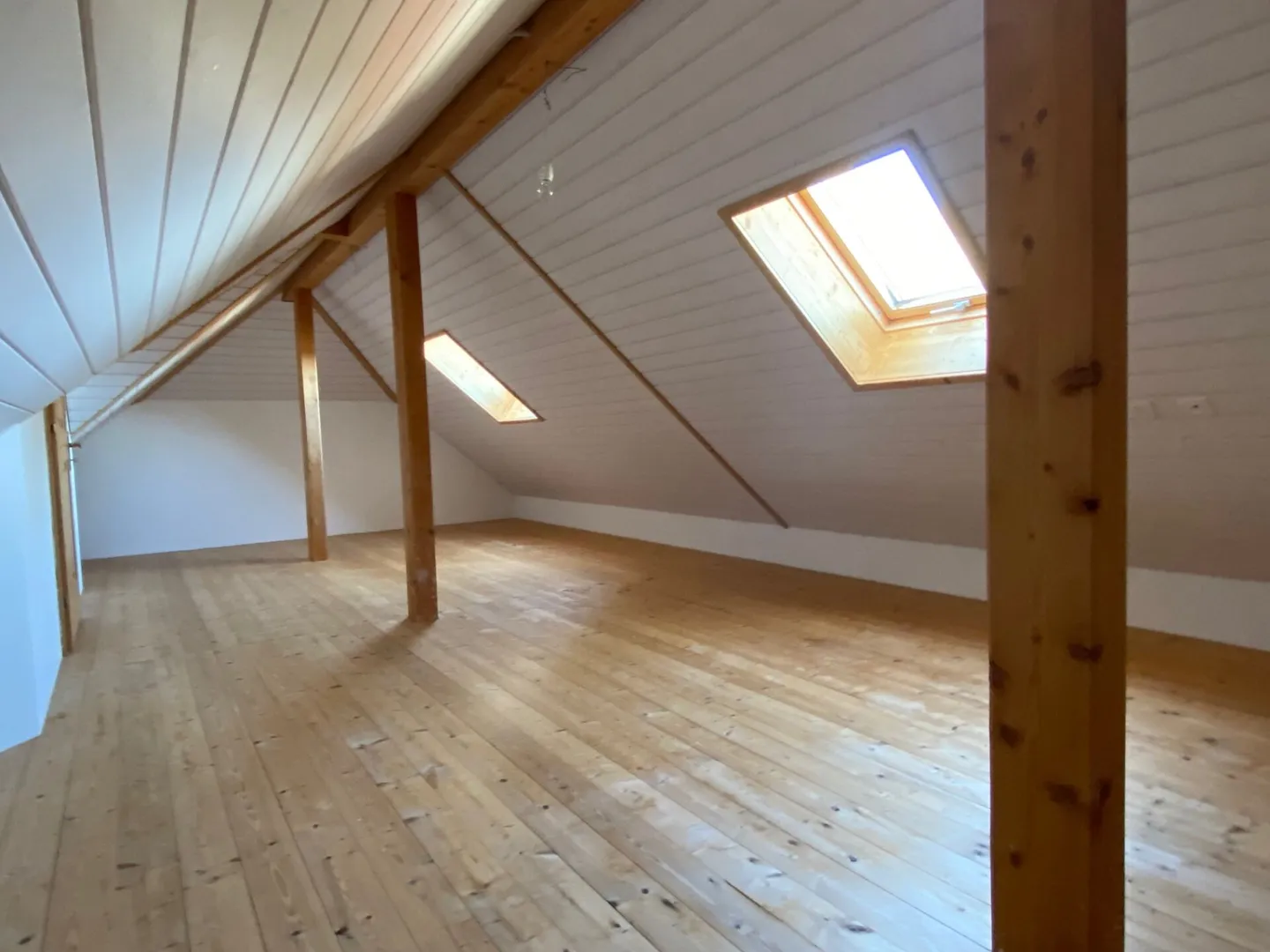 Charmante Dachwohnung mit Balkonen - Foto 15 von 16