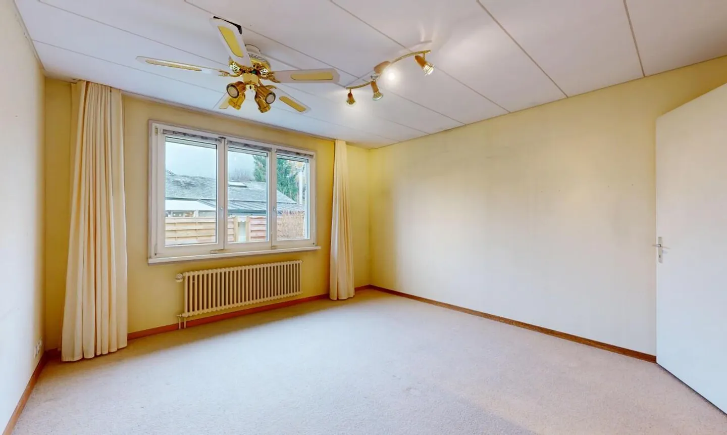 Charmantes 4.5 Zimmer Einfamilienhaus mit grossem Garten inkl. Teich - Foto 9 di 11