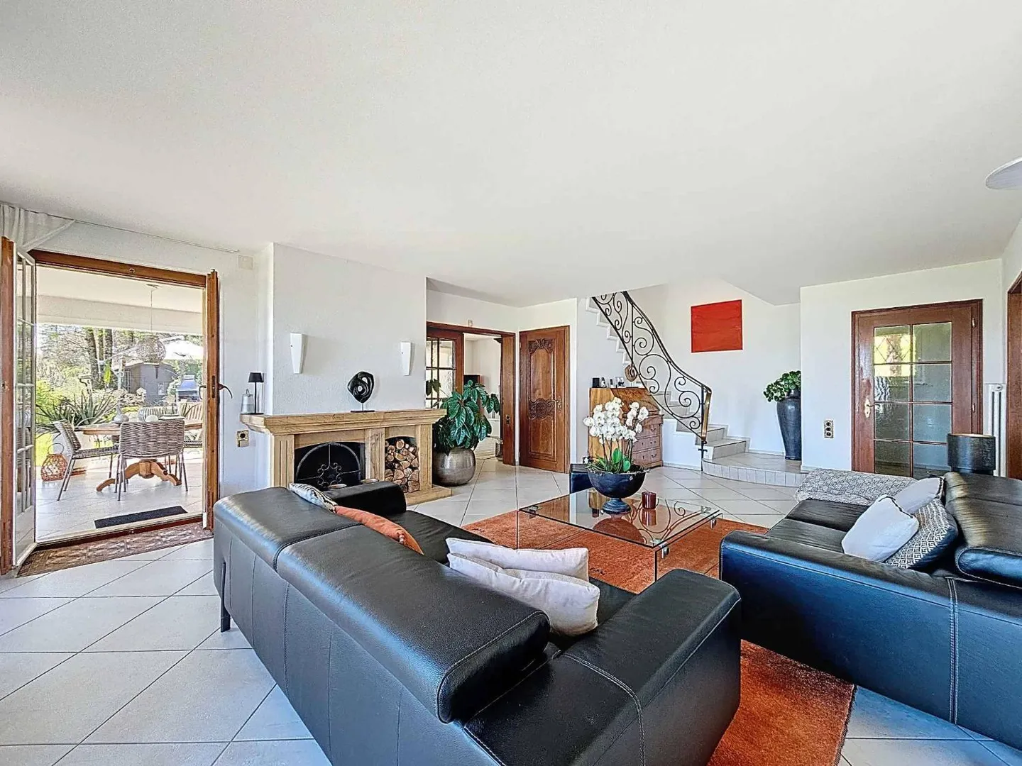 Villa with panoramic view of Lake Neuchâtel - Photo 2 of 13