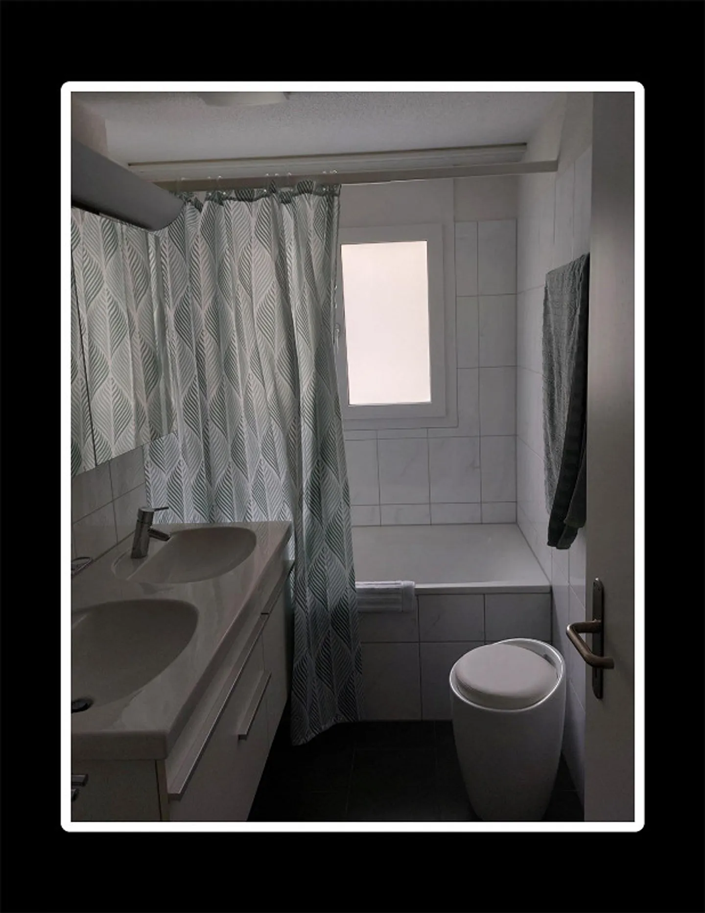 large, bright 3-room apartment, top location - Photo 2 of 5