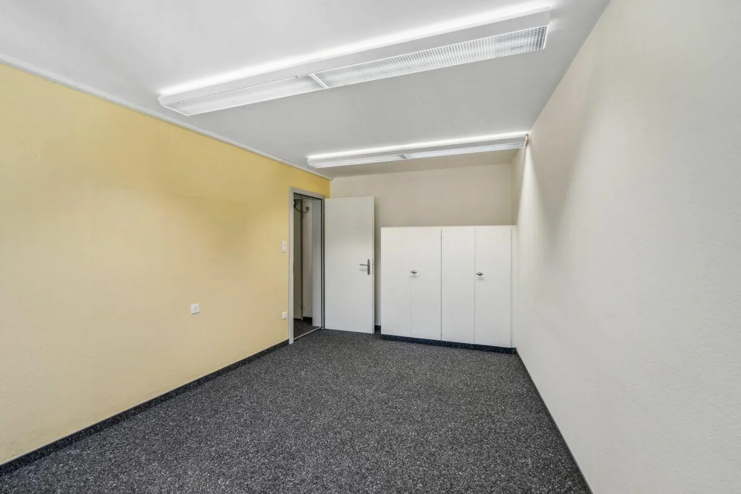 Spazi per uffici luminosi in affitto nel centro di Appenzell - Foto 3 di 11