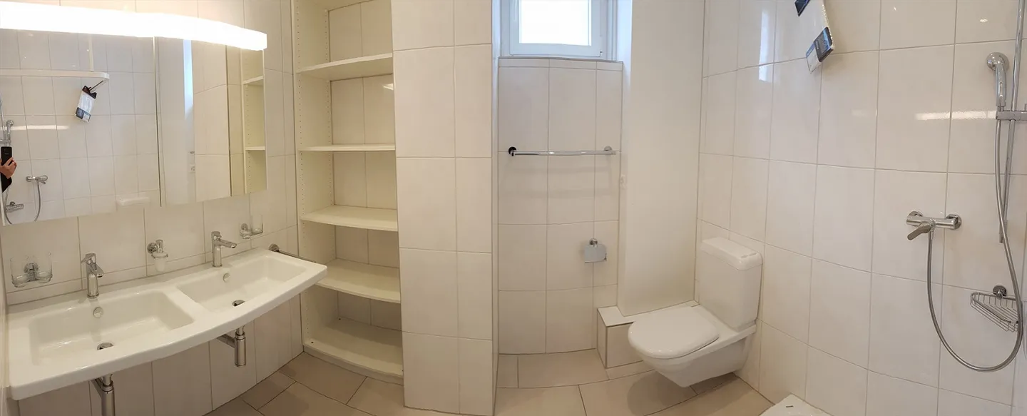 Central 4.5 room apartment with great wooden floor and high rooms - Photo 16 of 17