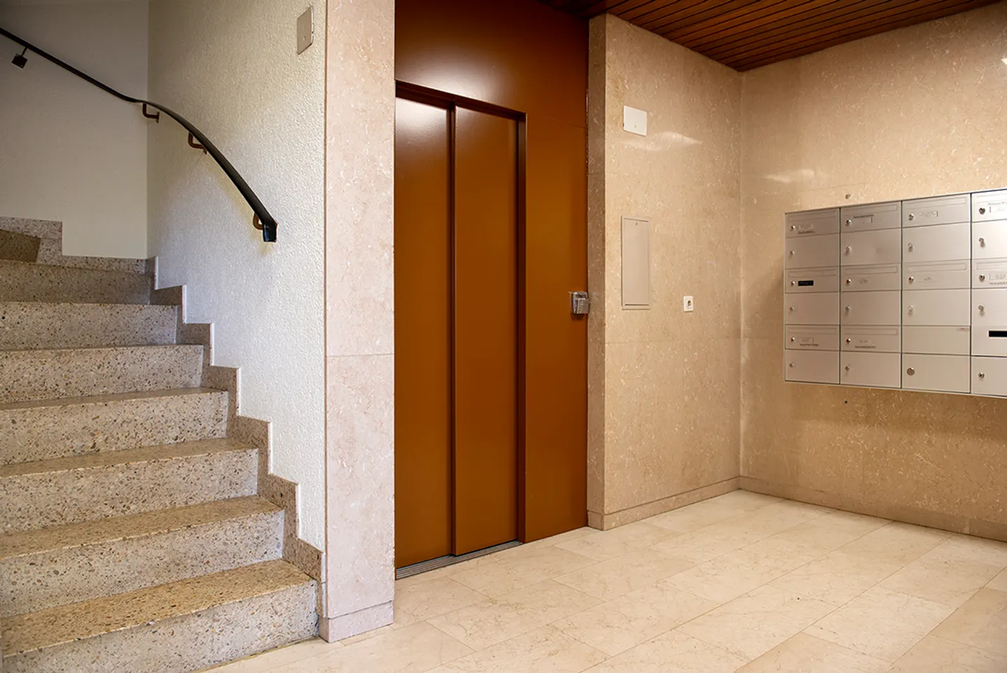 Underground place 1 room - Photo 3 of 4