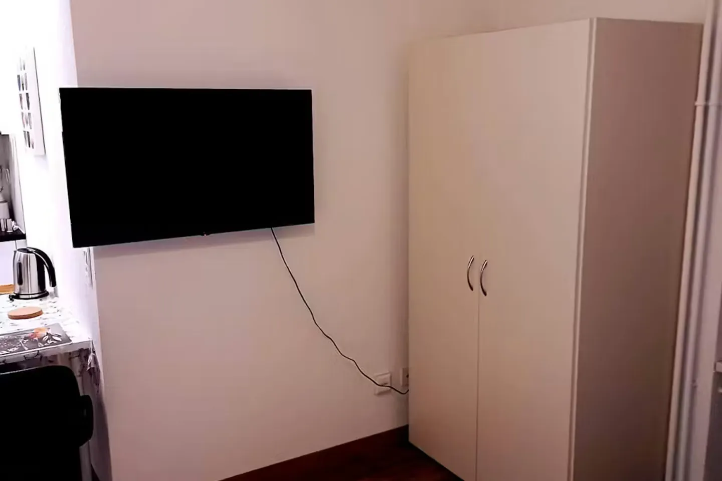 Charming Apartment in Zürich - Photo 3 of 5