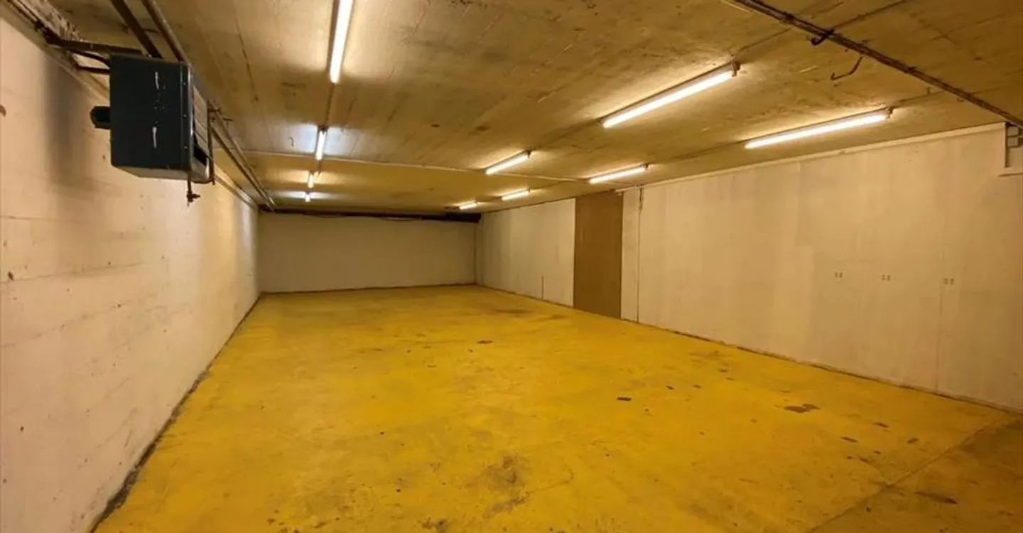 Mixed-use building for rent - Photo 11 of 11