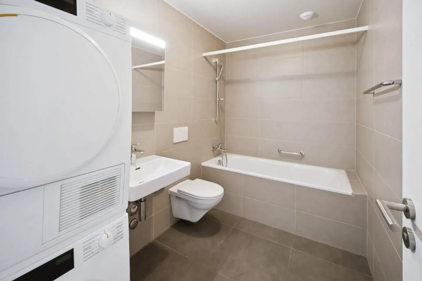 Cherchez-vous un logement moderne proche des axes routiers ? - Photo 8 of 10