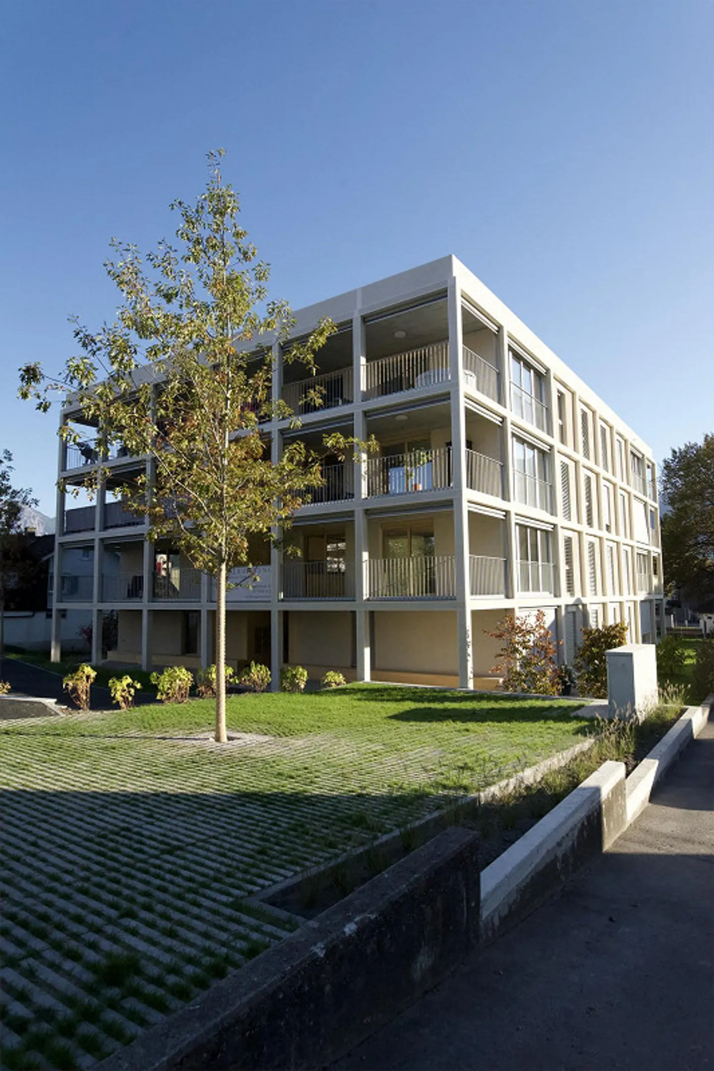 2.5-room apartment with private seating area and garden - Photo 1 of 5