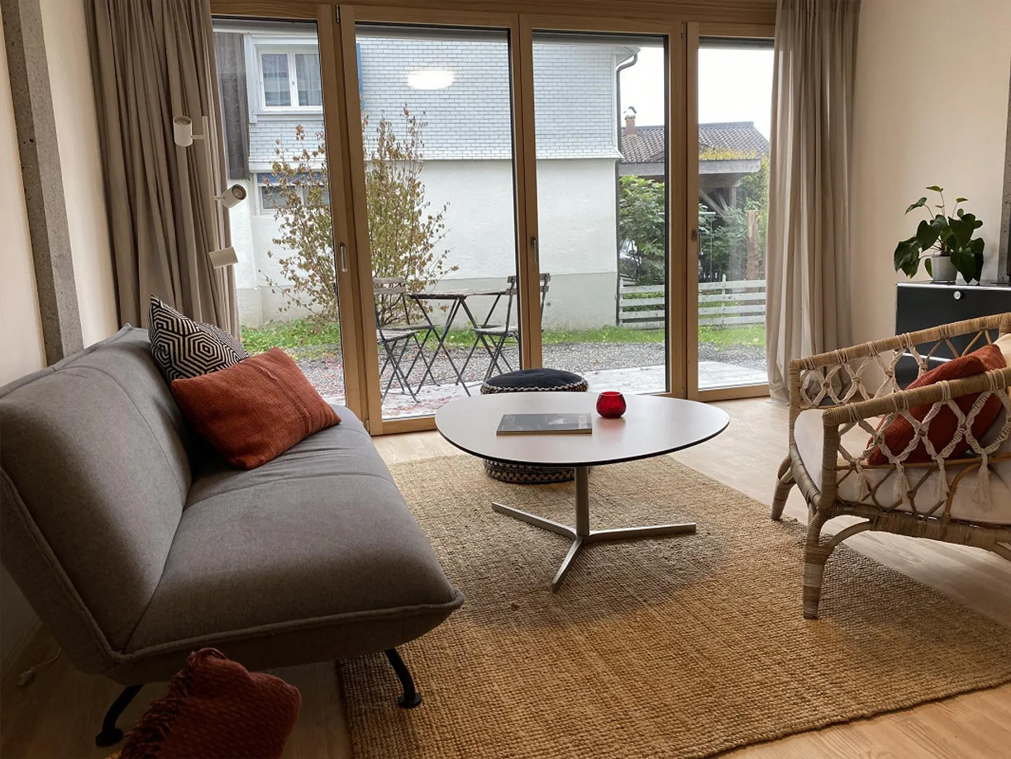 2.5-room apartment with private seating area and garden - Photo 2 of 5