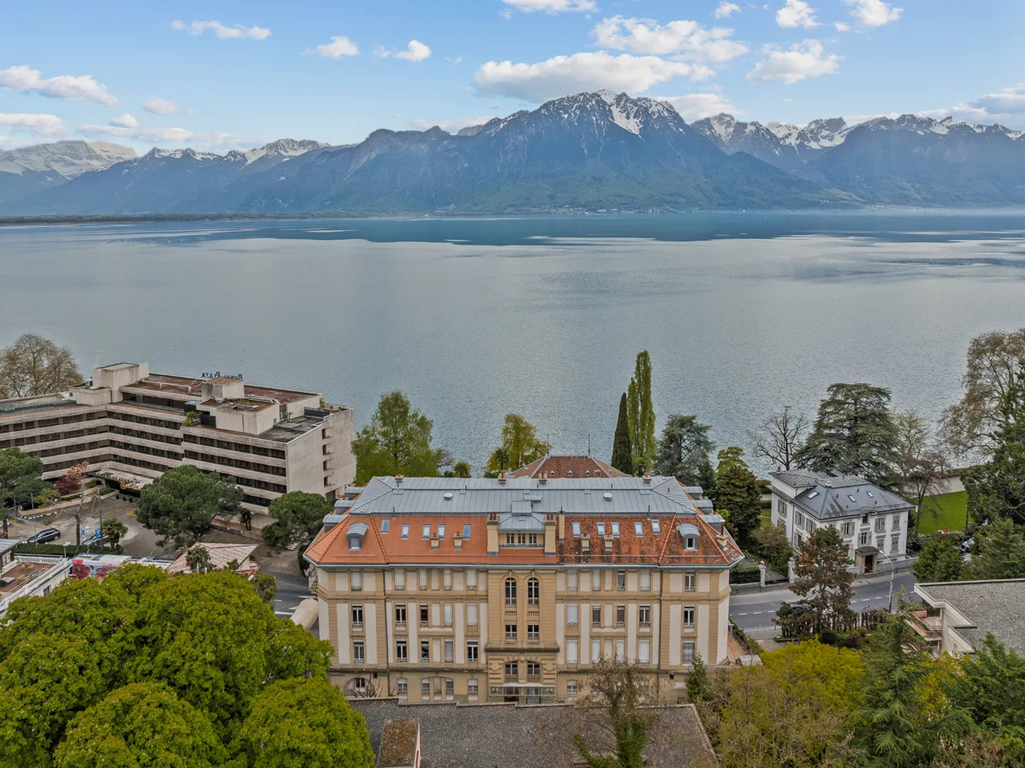 Elegant 2.5 room apartment located in Montreux with lake view - Photo 8 of 9