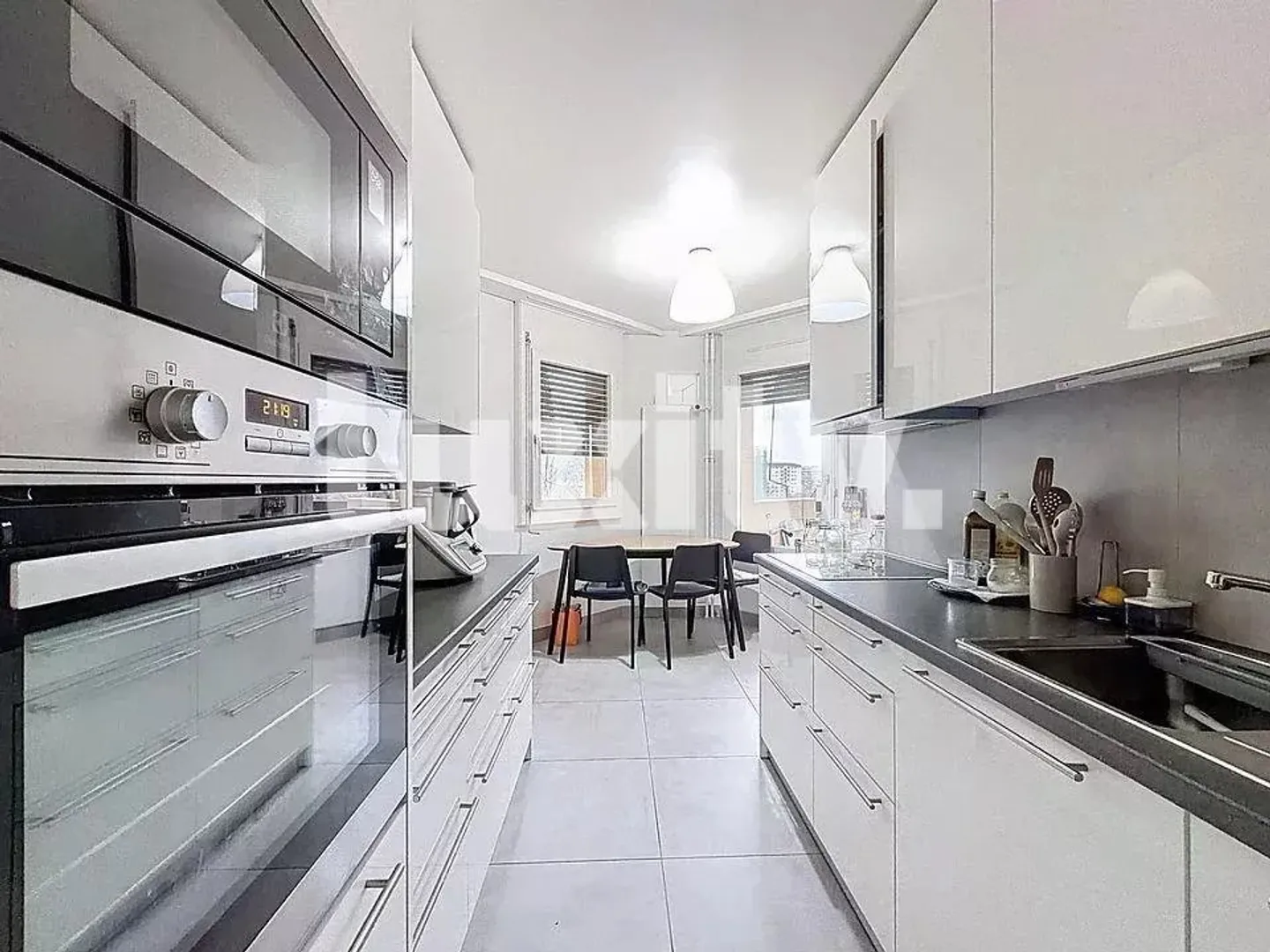 Bel appartement près des Nations - Photo 2 sur 4