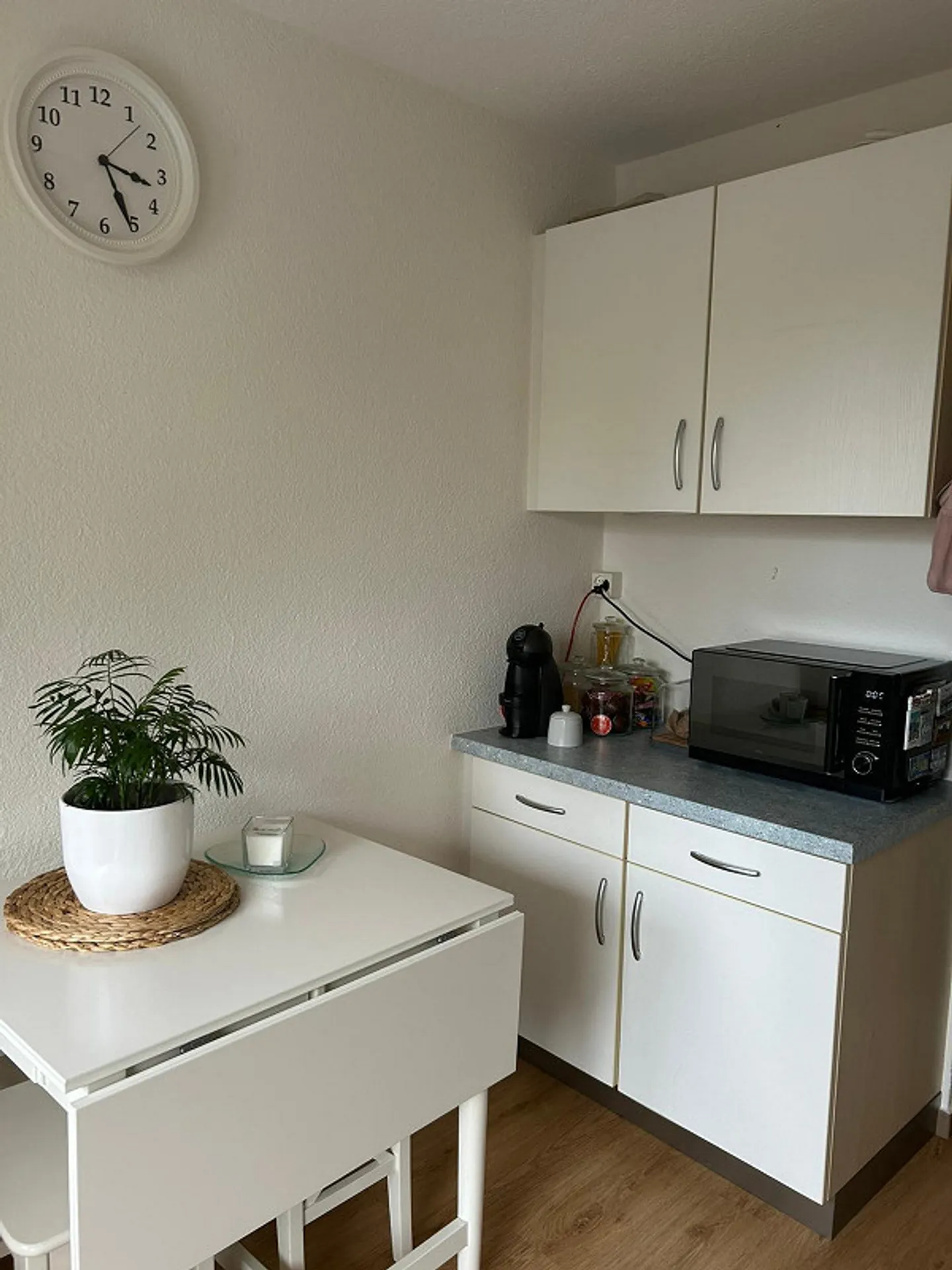 2.5 Room Apartment with Balcony - Photo 6 of 8