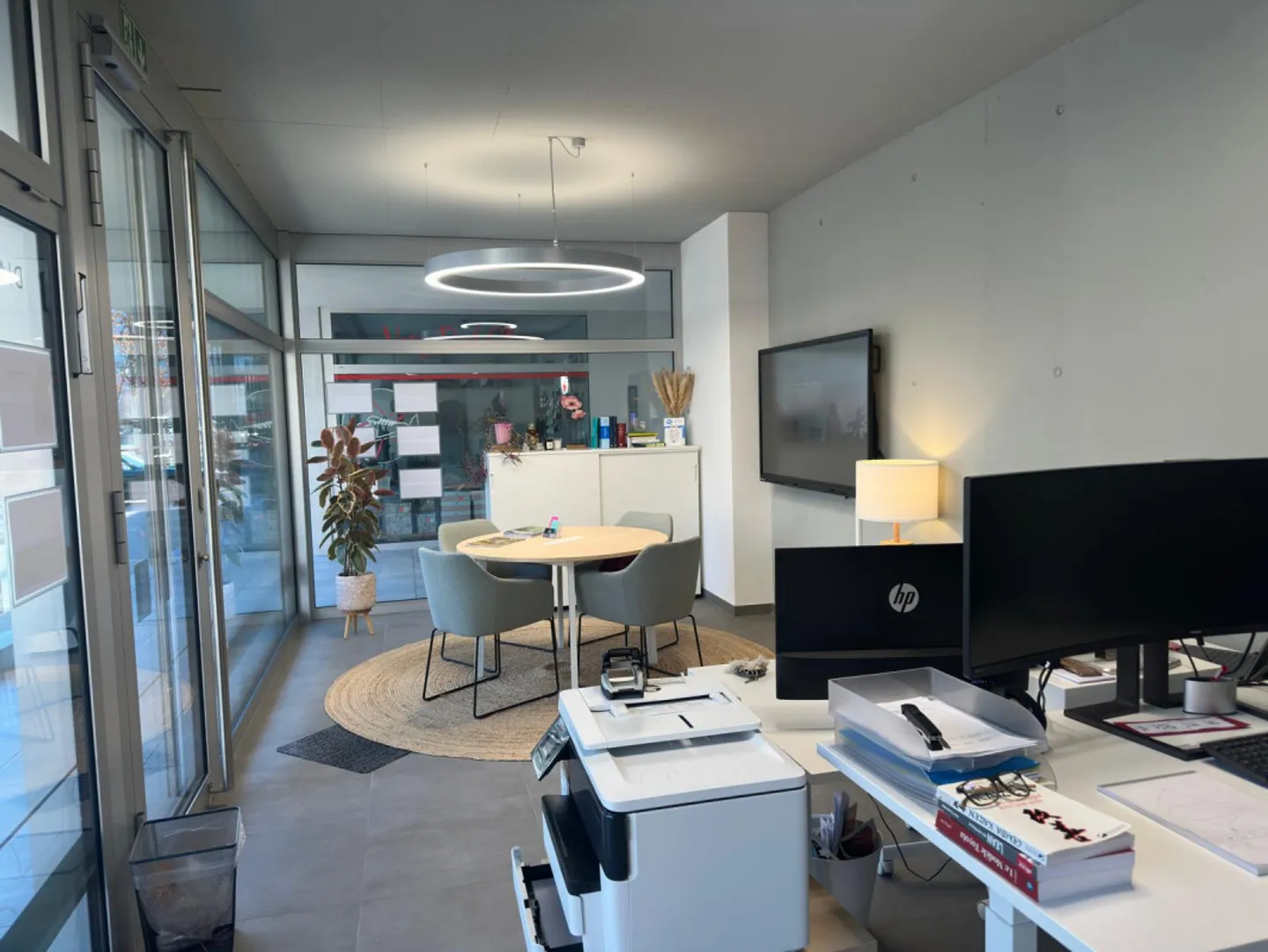 Local commercial idéalement situé au coeur de Fully - Foto 2 di 4