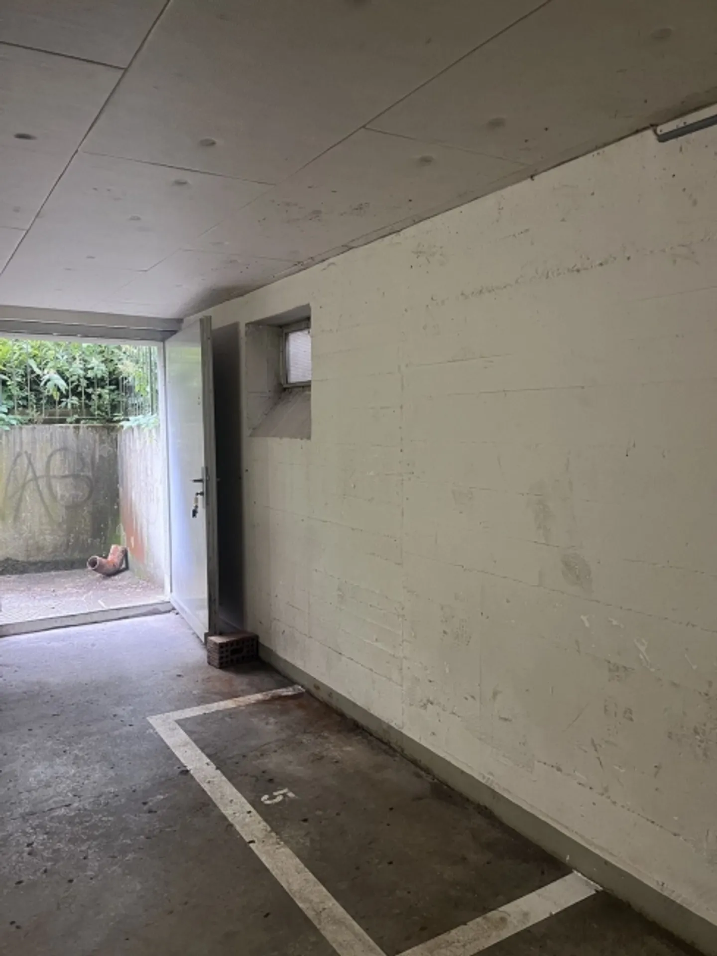 Outdoor parking space for rent - Photo 2 of 2