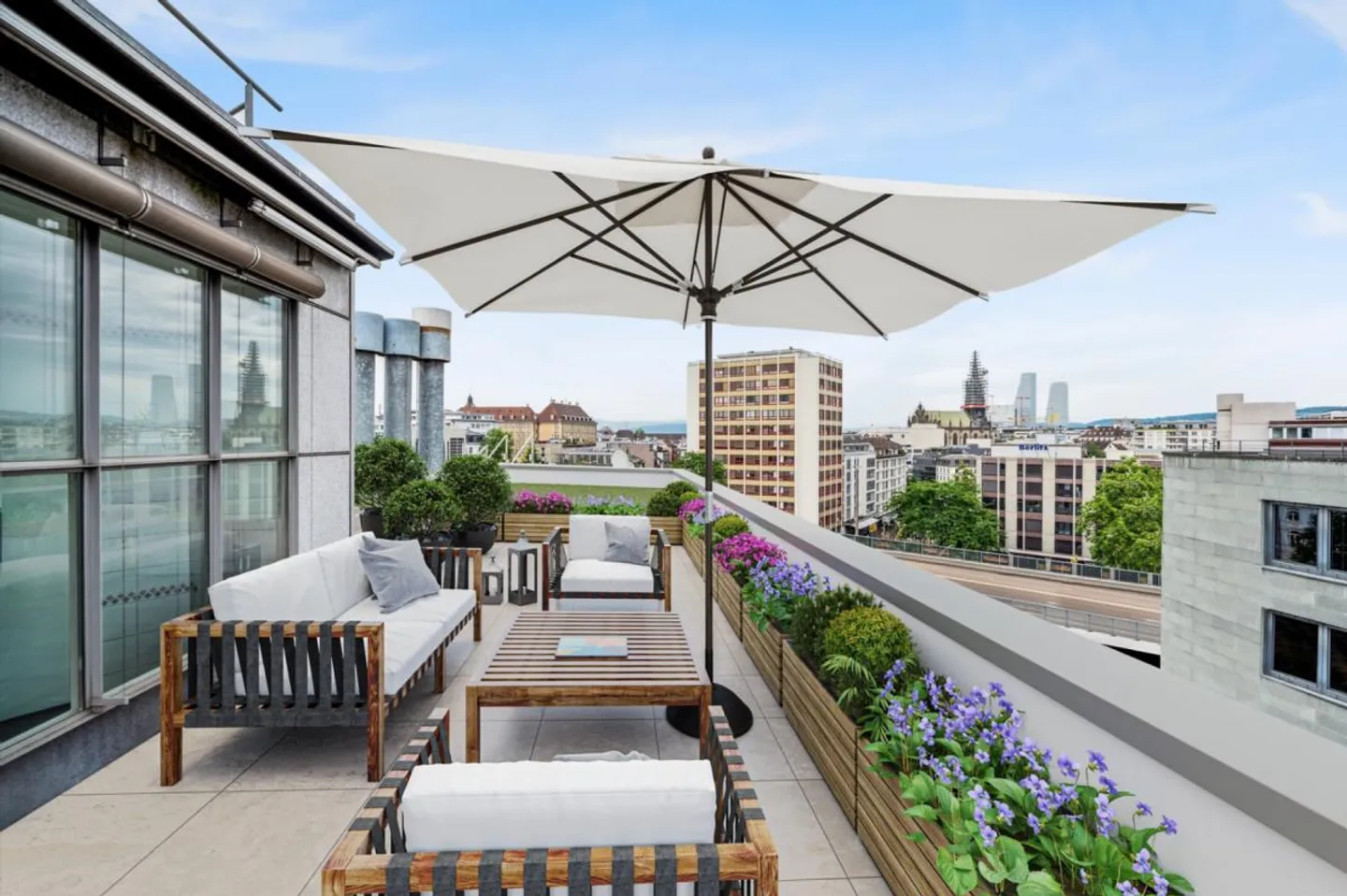 Arbeiten mit Aussicht - Klimatisierte Bürofläche mit Terrassen in Basel - Foto 2 von 12