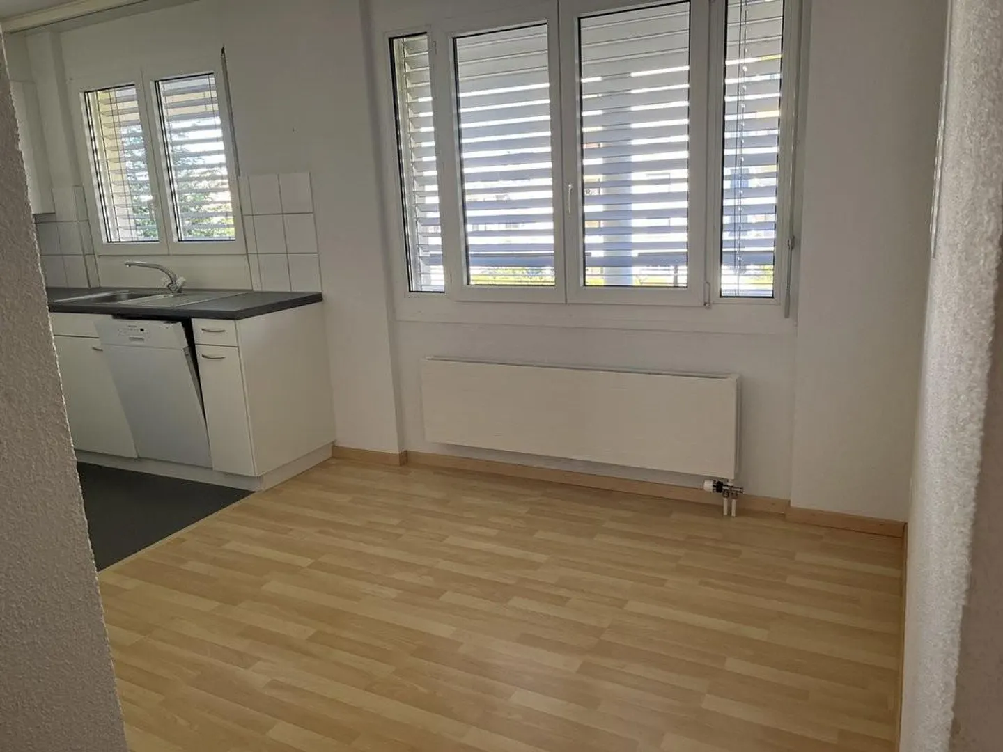Bright apartment with pleasant living comfort - Photo 3 of 9