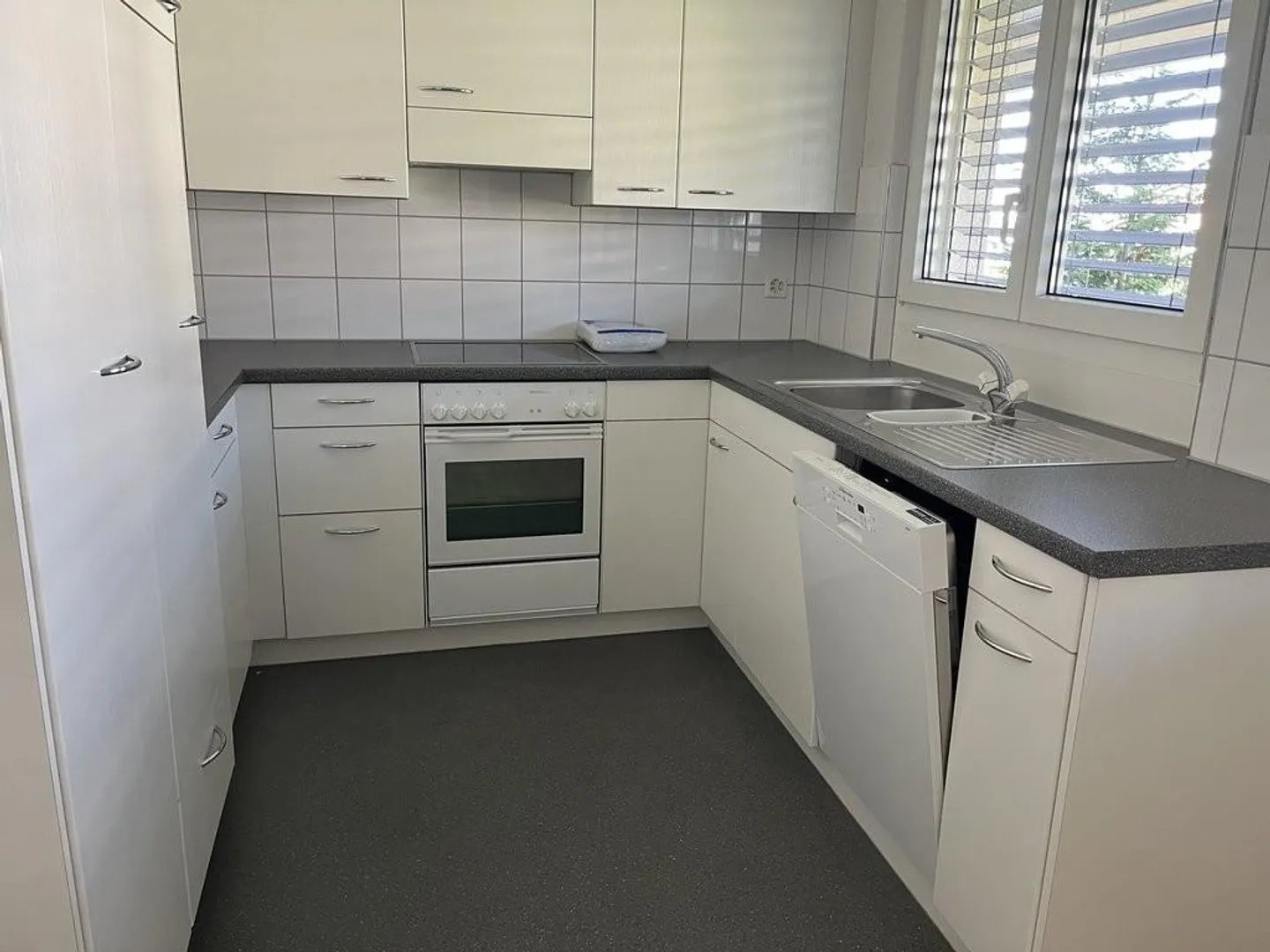 Bright apartment with pleasant living comfort - Photo 2 of 9