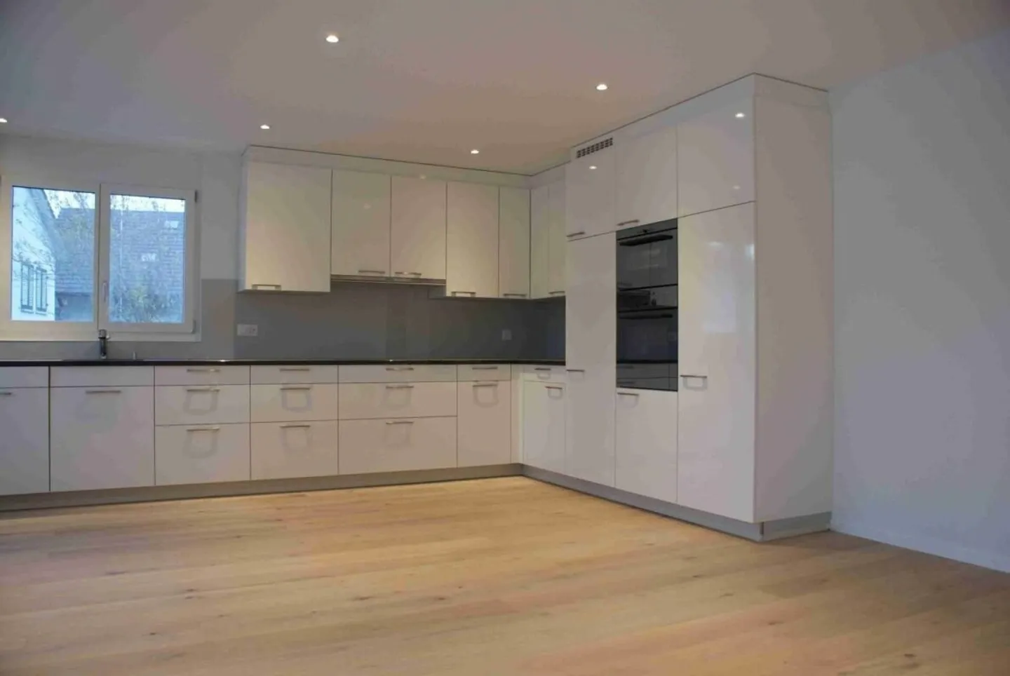 Spacieux et calme avec jardin - Photo 2 sur 6