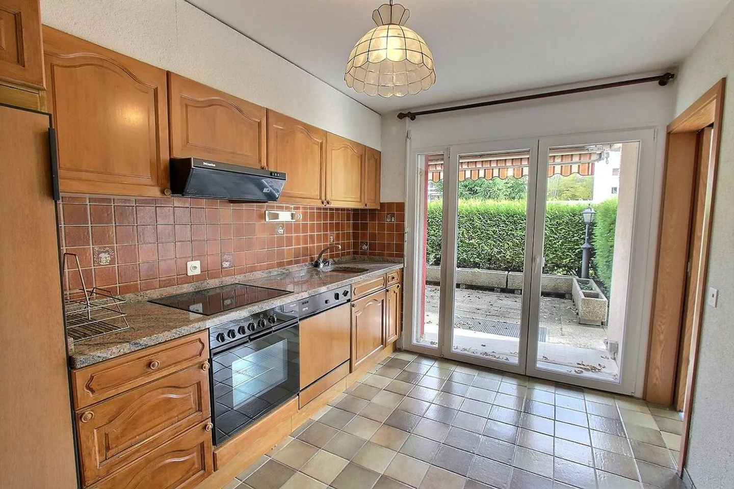 Grand appartement de 2,5 pièces avec terrasse - Photo 4 sur 10