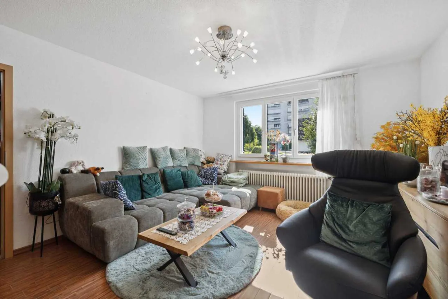 Casa unifamiliare di 8 stanze con grande giardino a Suhr in vendita - Foto 4 di 13